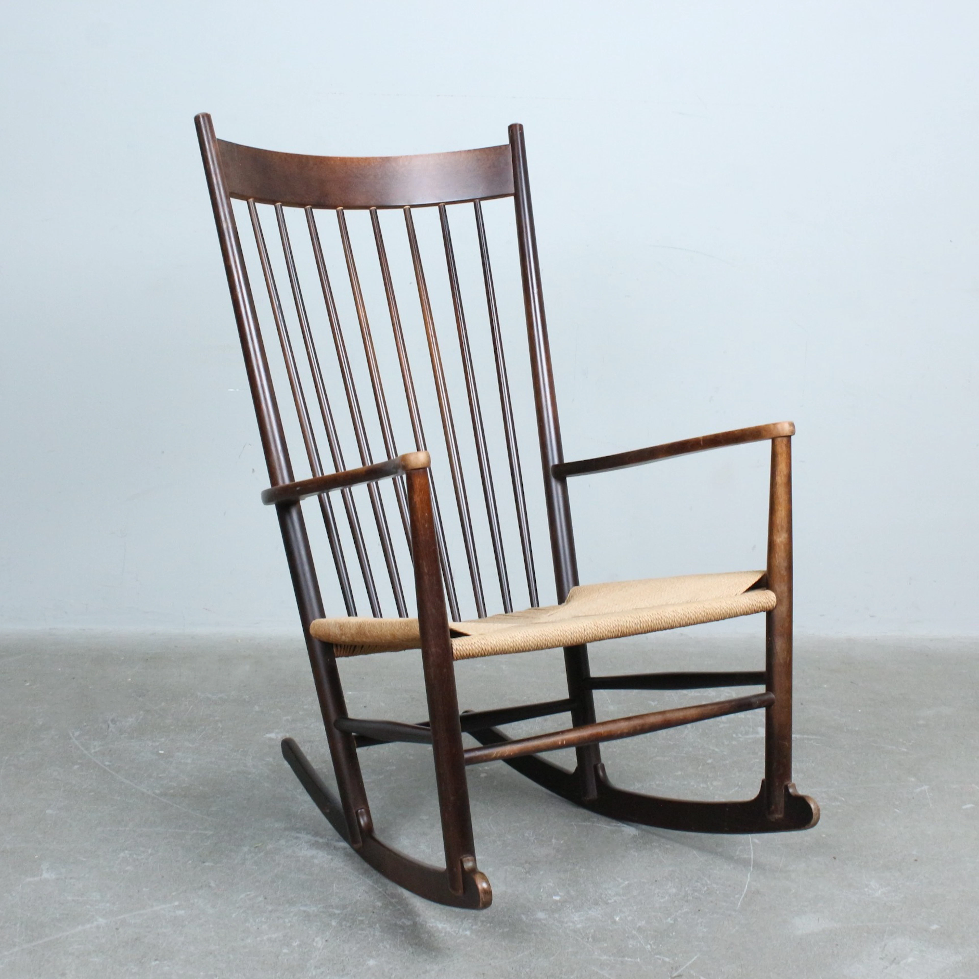 HANS J WEGNER. Frederecia, Schaukelstuhl, Modell 'J16', Buche, Papierkordel