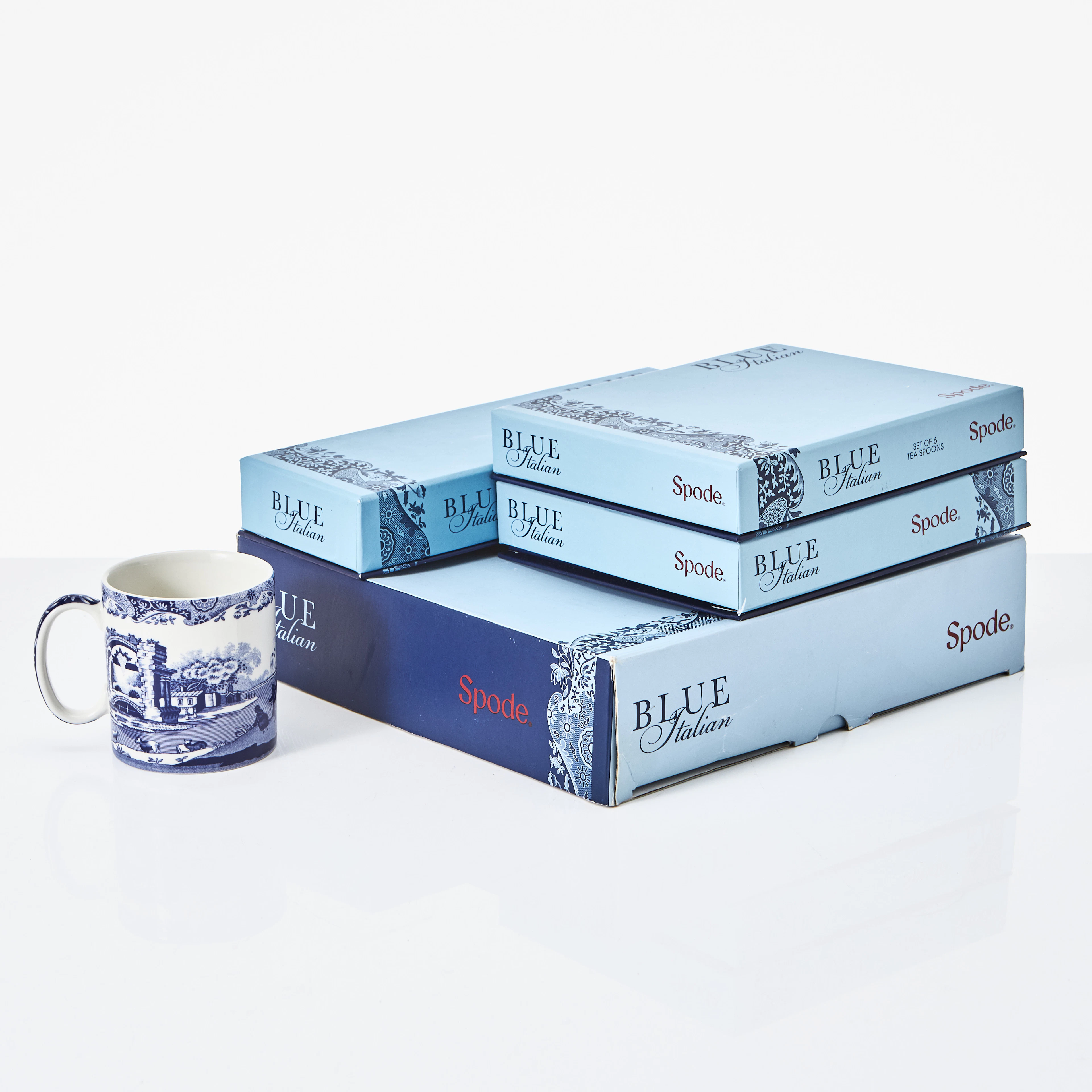 SPODE , "Blue italian" 12 muggar, 12 skedar, tårtspade och kakfat i 2 etage.