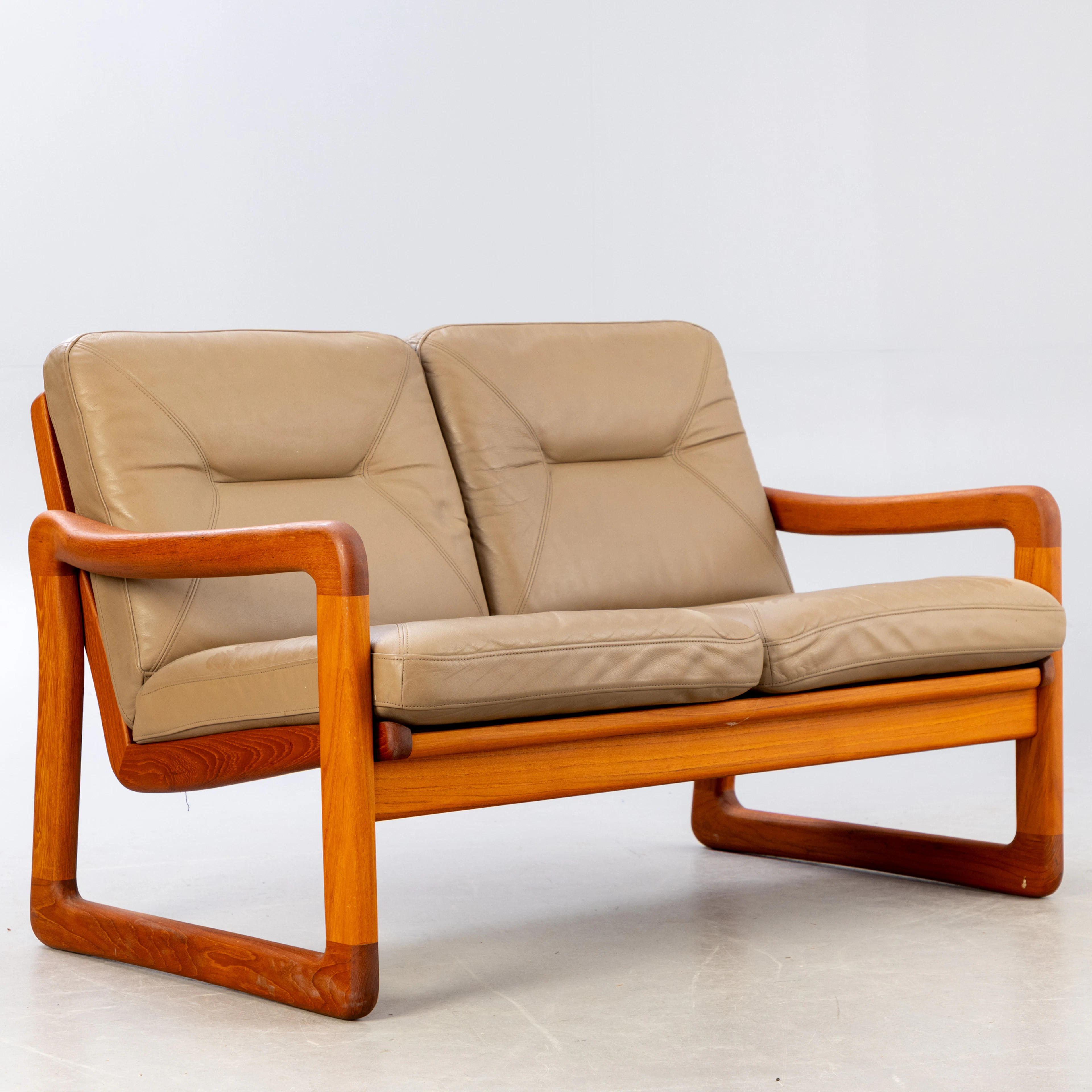 Holstebro, 2-Sitzer Sofa in Teak, Dänemark.