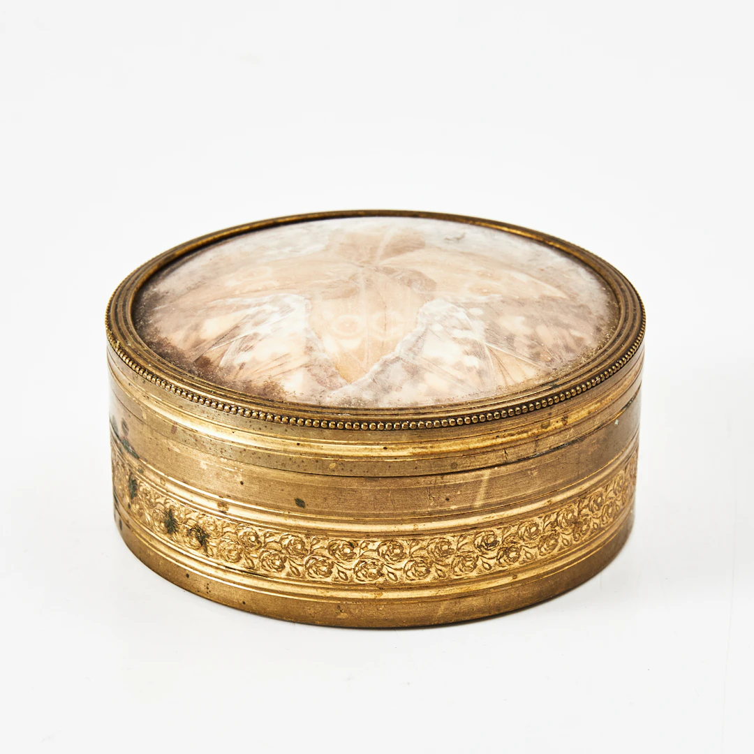 PEGUY, dosa, Art Deco, Frankrike 1920-tal. Märkt Peguy under locket.
