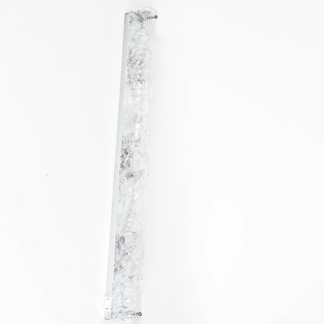 Hildebrand, längliche Wandlampe aus sog. Eisglas, 1960er Jahre.