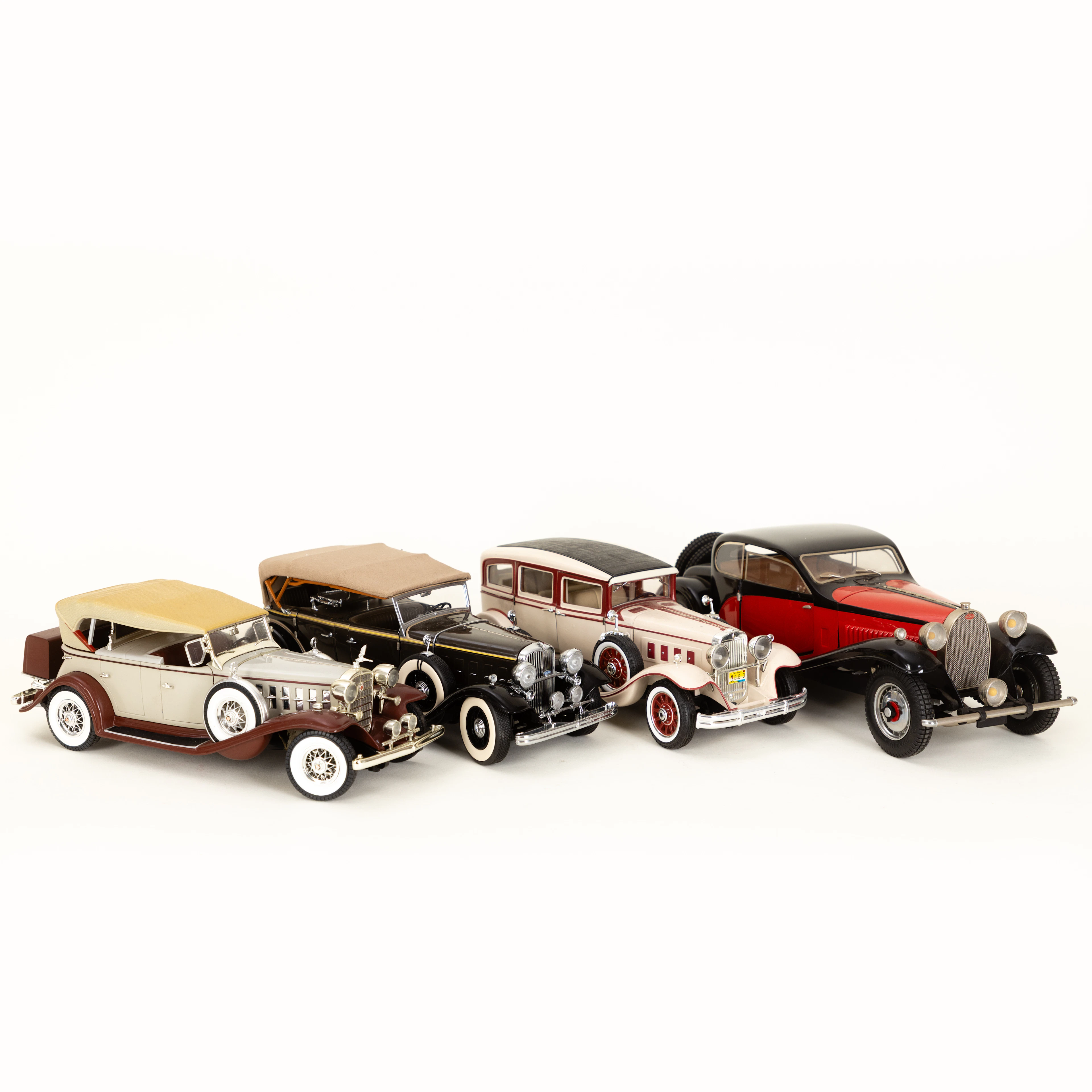 Vier Automodelle: Oldtimer u.a. Hersteller Anson Scale 1:18 (4).