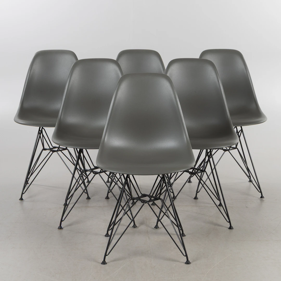 CHARLES & RAY EAMES. Stolar, 6 st, "Eames plastic chair", Vitra, 2019.