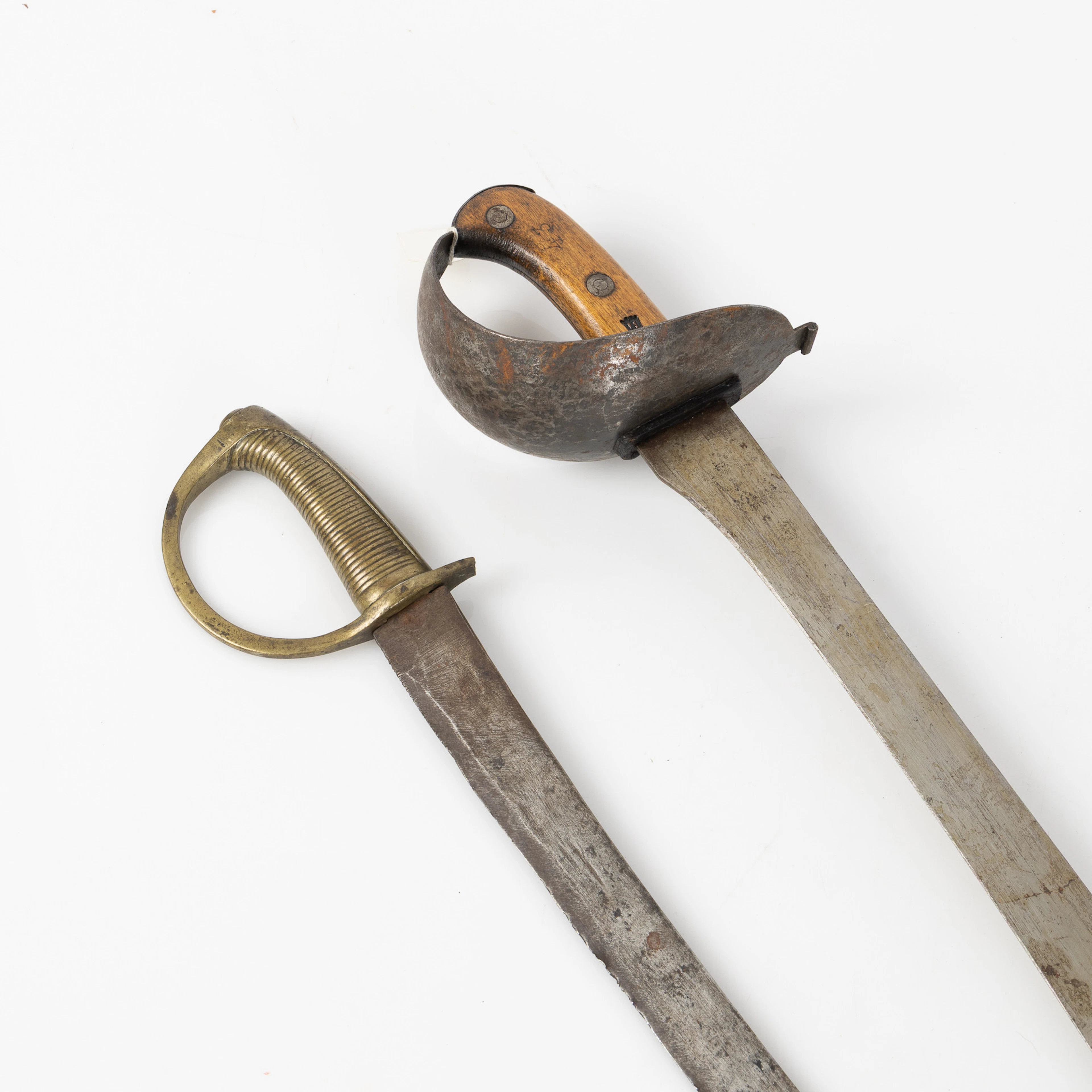 HUGGARE, två st, bland annat m/1851, GE Svalling Rosenfors, 1800-tal.
