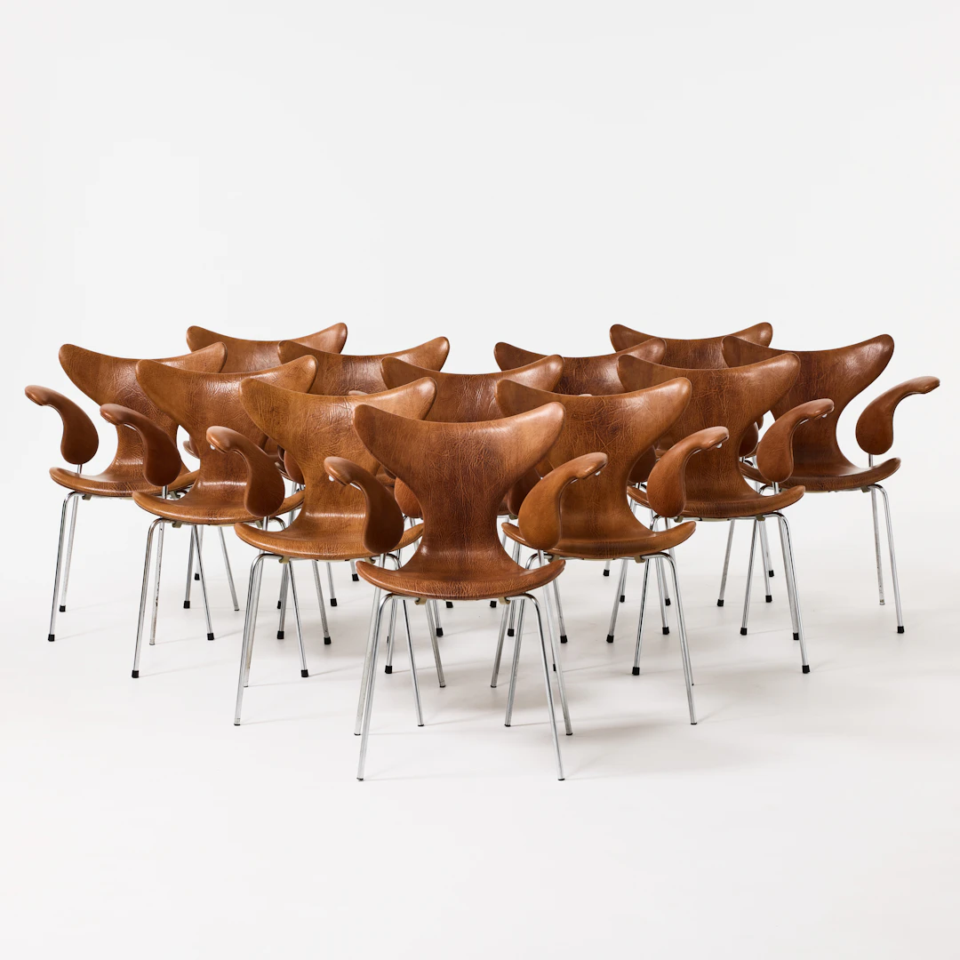 ARNE JACOBSEN. "Liljan", karmstolar, tolv stycken, Fritz Hansen, Danmark