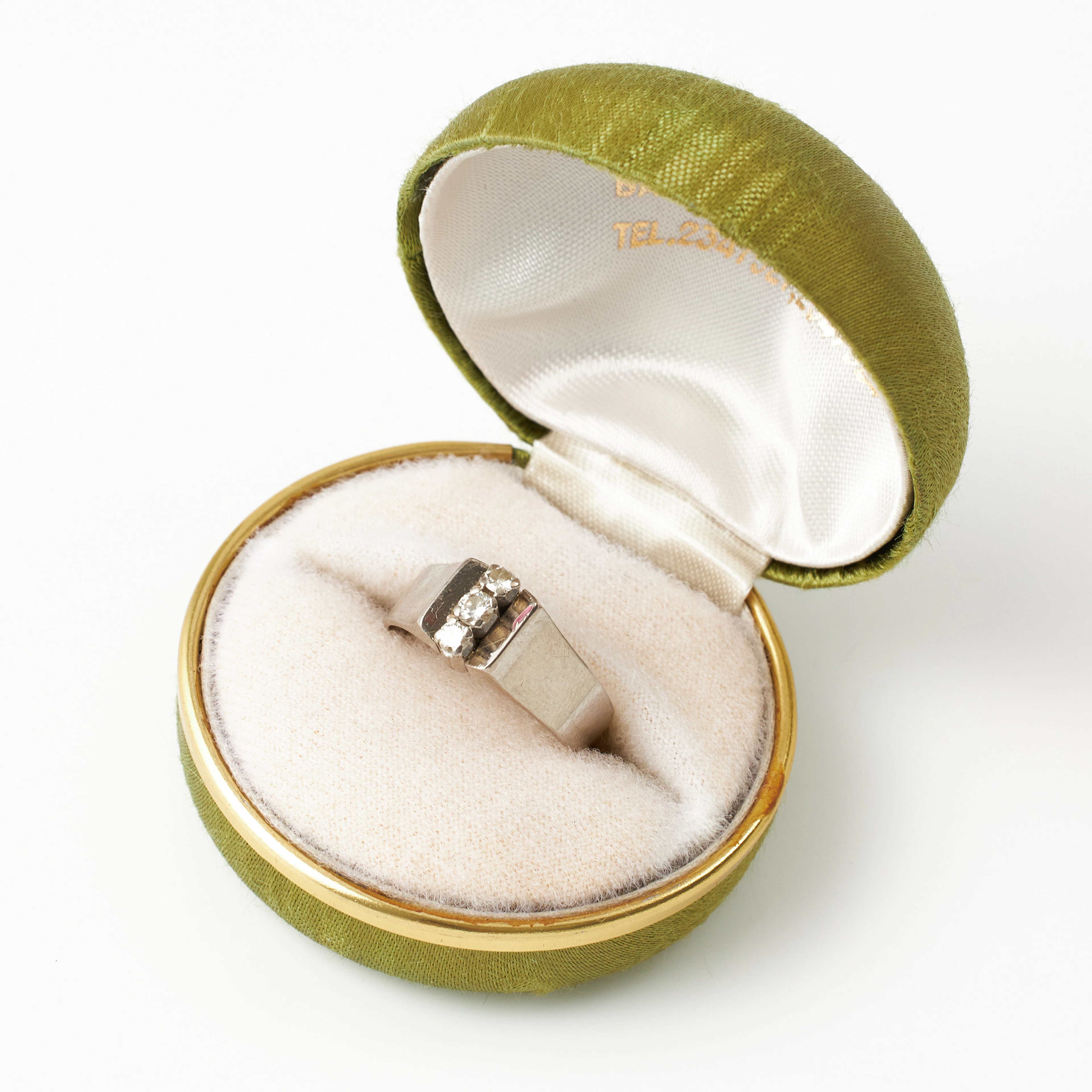 RING, 18 k rodierat vitguld, 3 briljanter totalt 0,25 ct., enligt