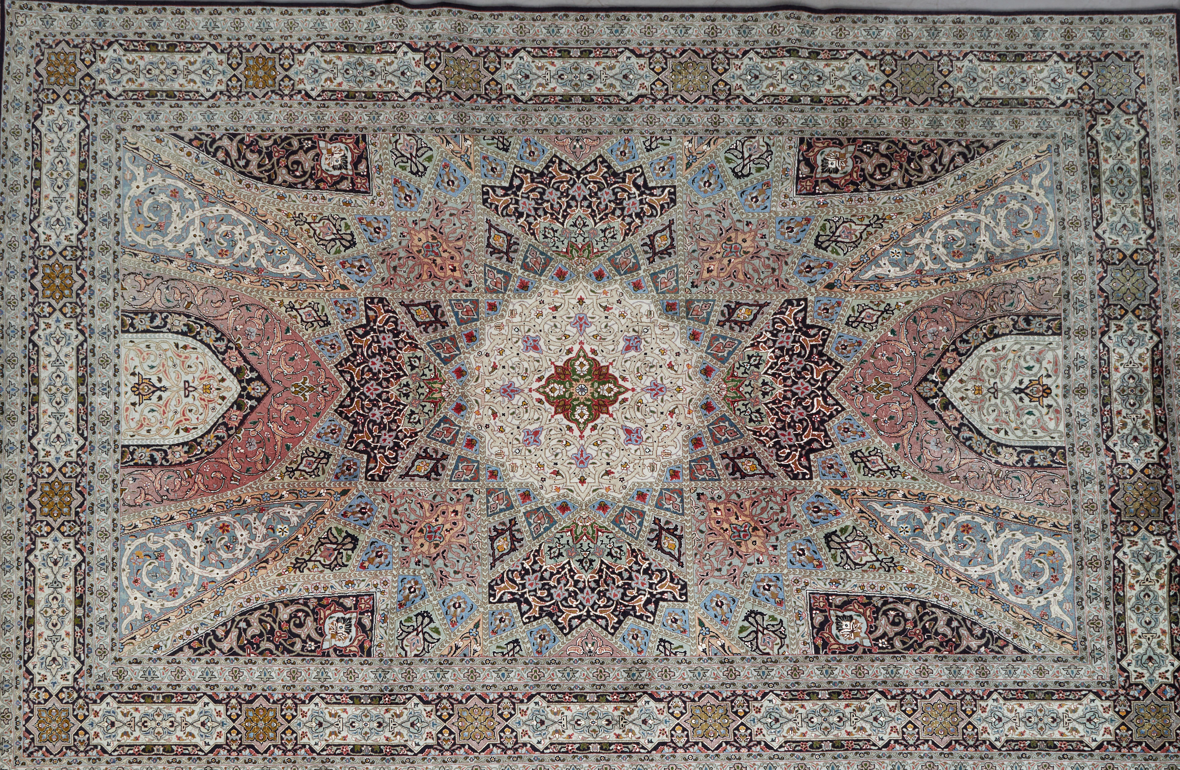 TÄBRIZ, 308x203cm, ca. 450.000-500.000 Knoten/qm, Wolle auf Seide