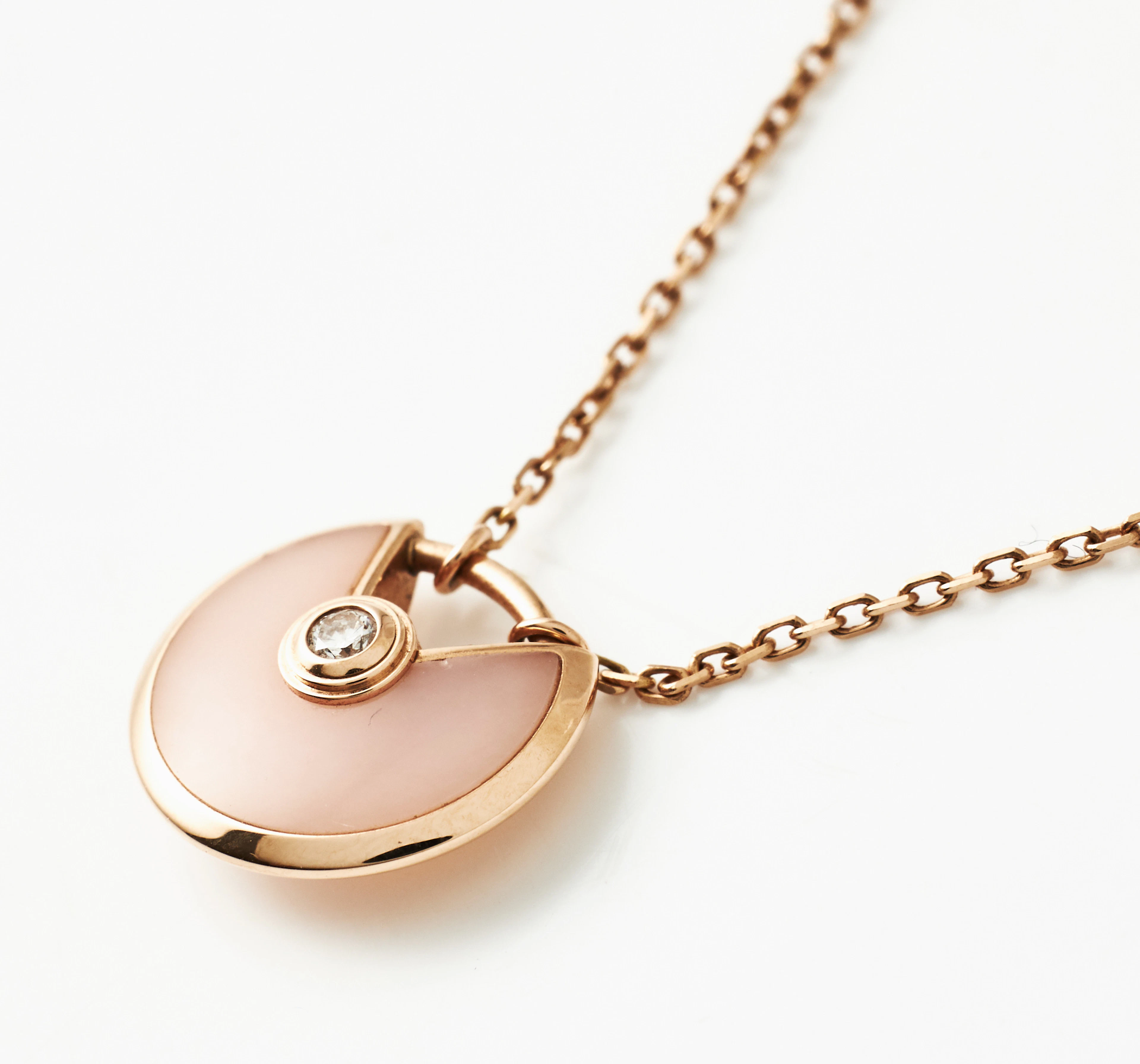 CARTIER, "Amulette de Cartier", 18K roséguld, rosenkvarts och diamant, Paris.