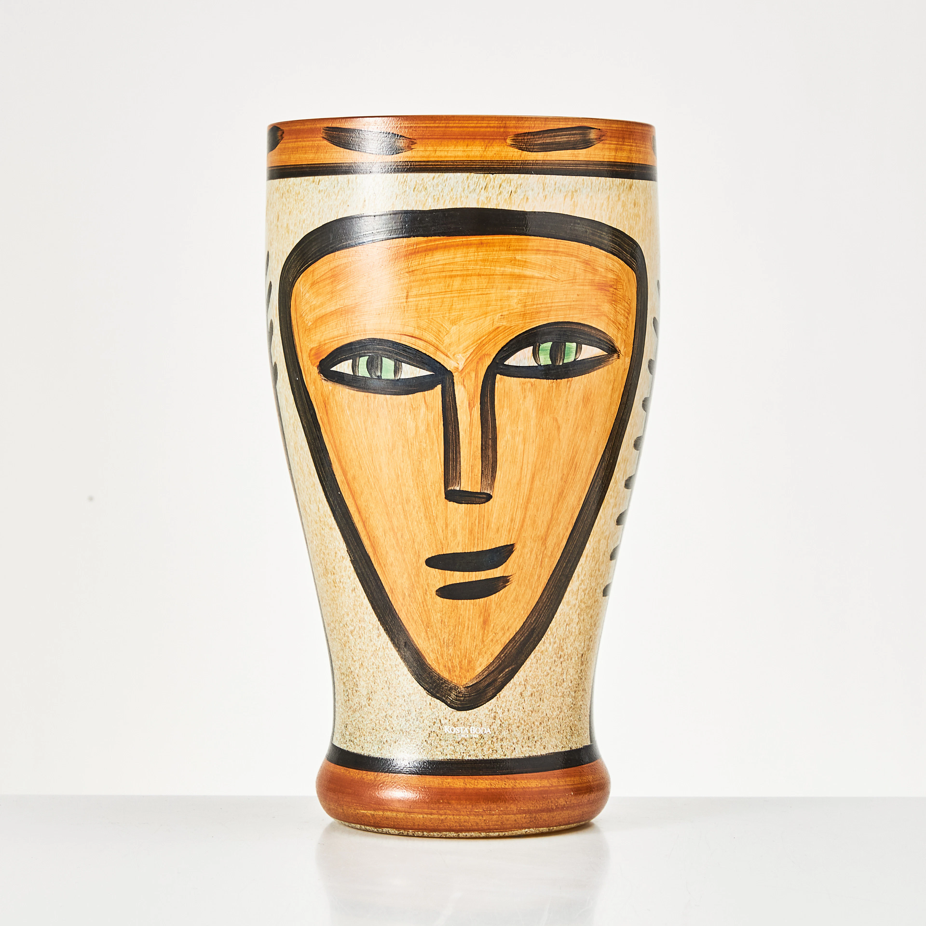 ULRICA HYDMAN-VALLIEN. Vas, glas, ur serien "Nevada", Kosta Boda, signerad.