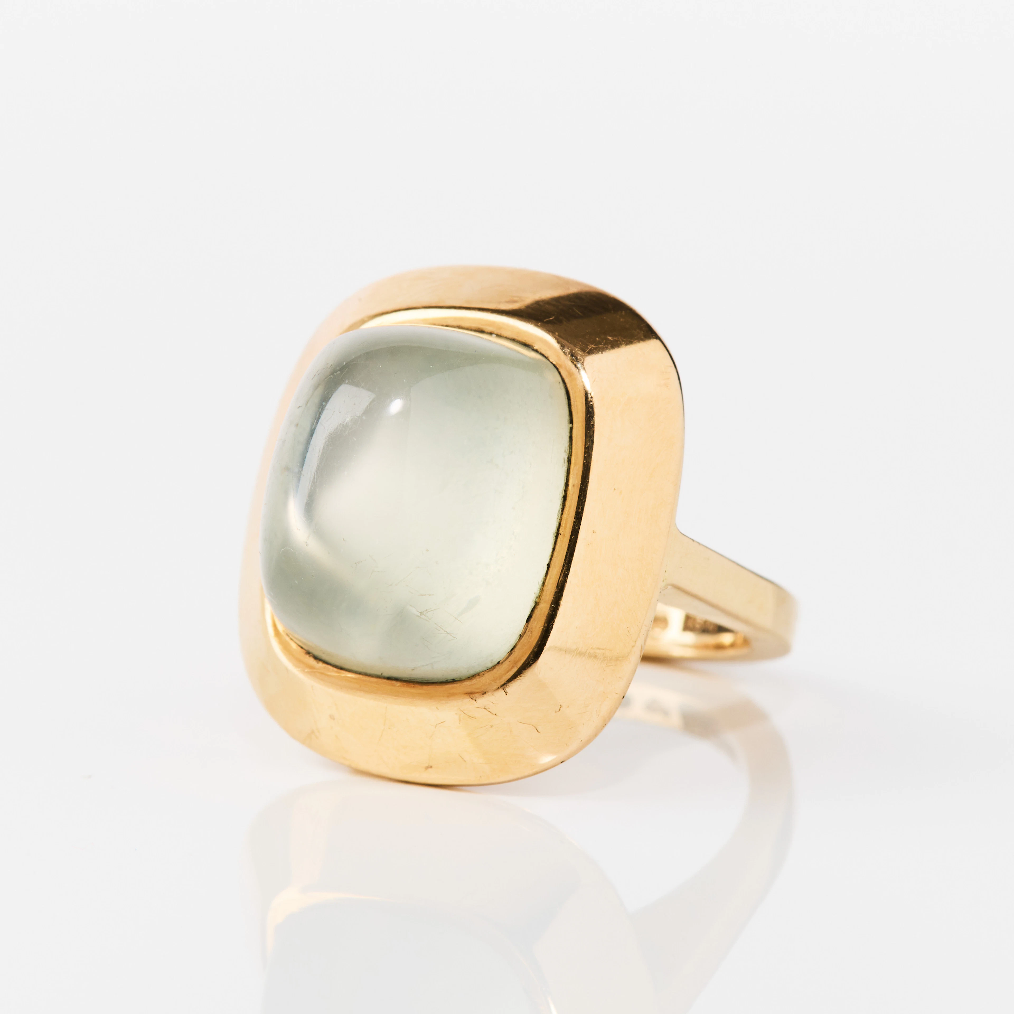 SIGURD PERSSON. Ring, 18K guld med månsten, Stockholm 1965.