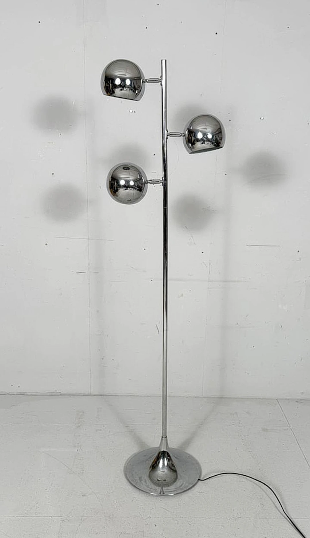 Mid Century Stehlampe/Stehleuchte mit Tulipfuß, Eye Ball, Deutschland
