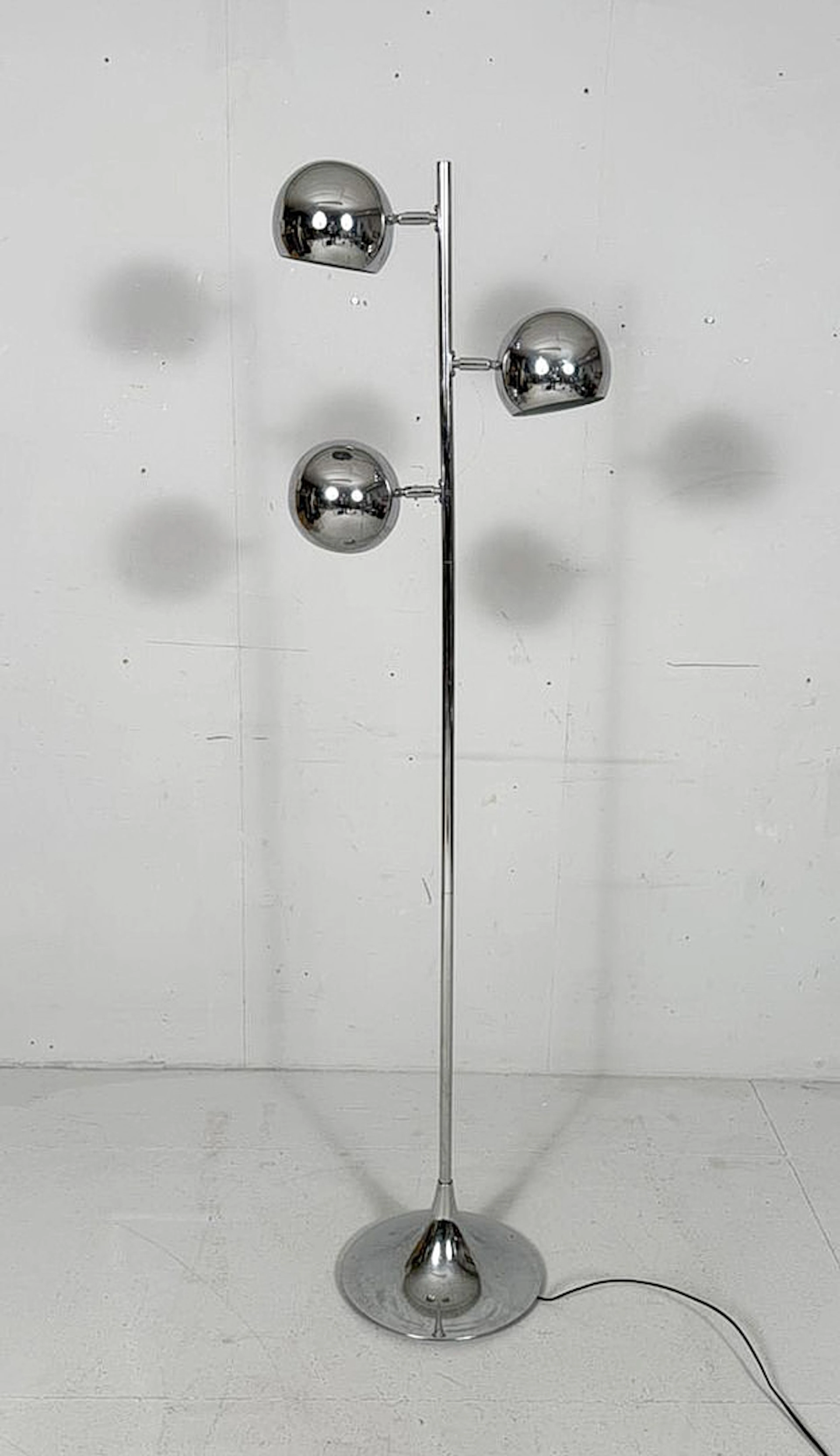 Mid Century Stehlampe/Stehleuchte mit Tulipfuß, Eye Ball, Deutschland