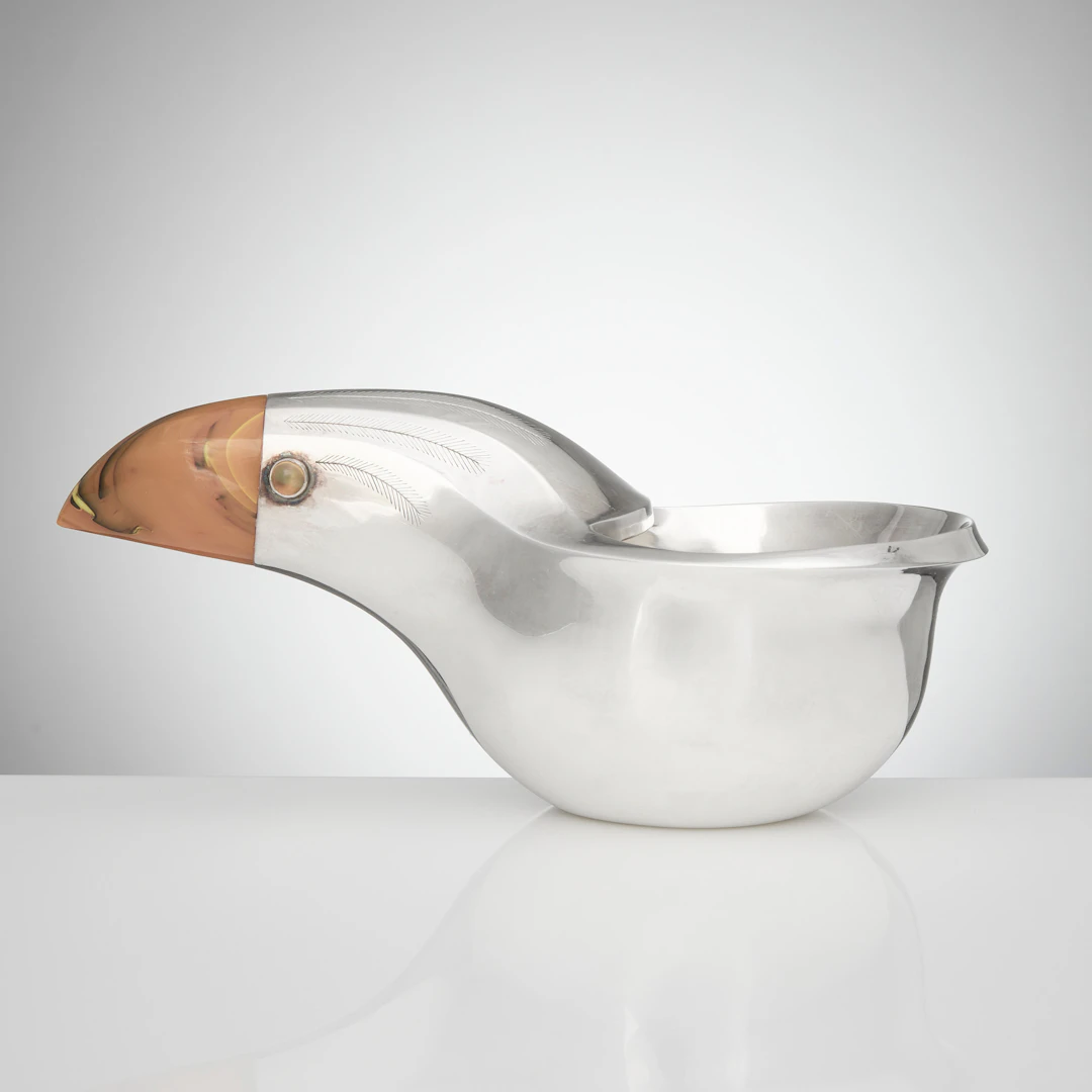 GUNNAR CYRÉN. "Gul glasnäbb", kåsa, sterlingsilver och glas, Gävle 1979.
