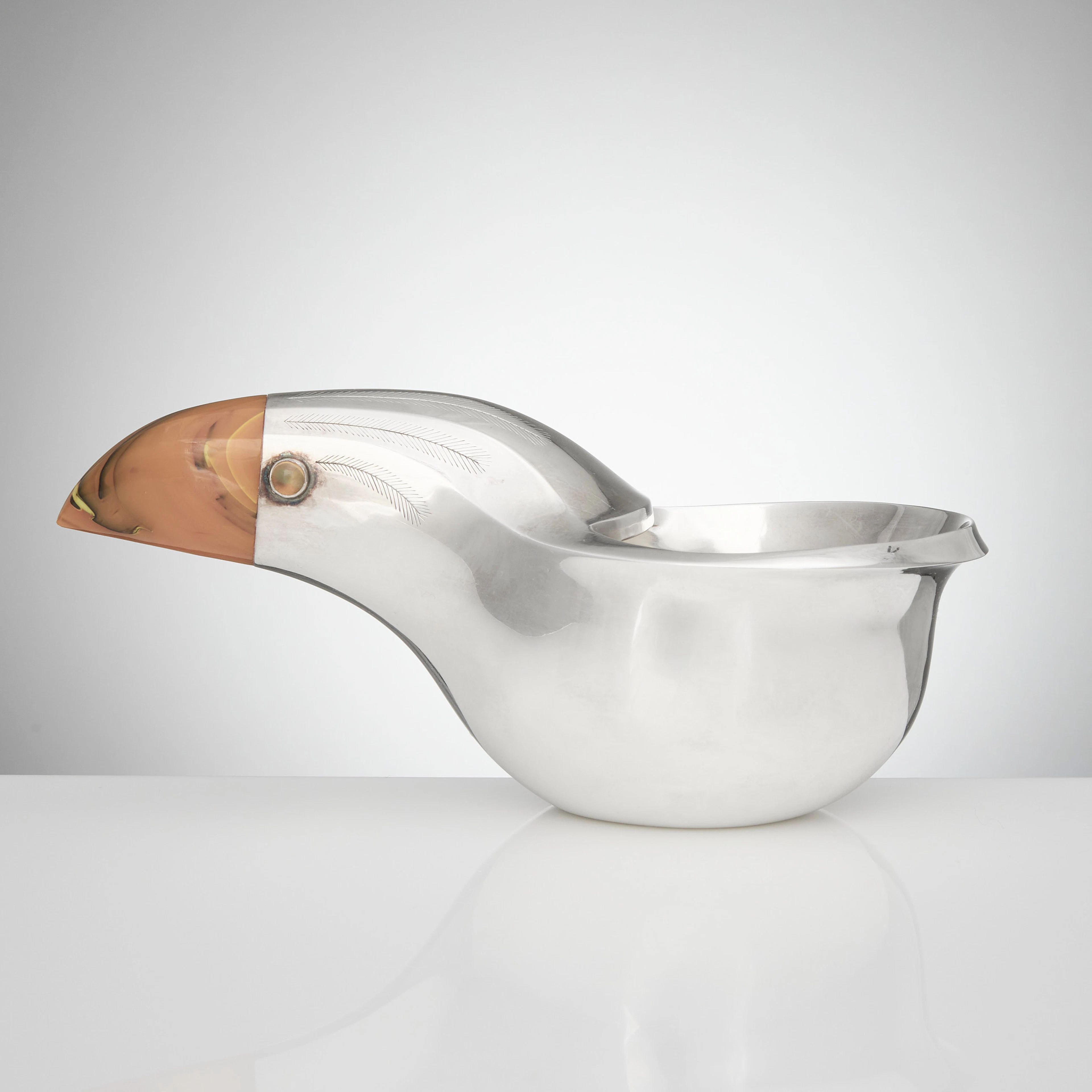 GUNNAR CYRÉN. "Gul glasnäbb", kåsa, sterlingsilver och glas, Gävle 1979.