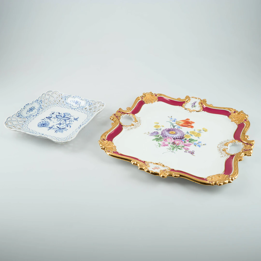 MEISSEN, 2 st, gallerfat och bricka, porslin, 1900-talets andra hälft.