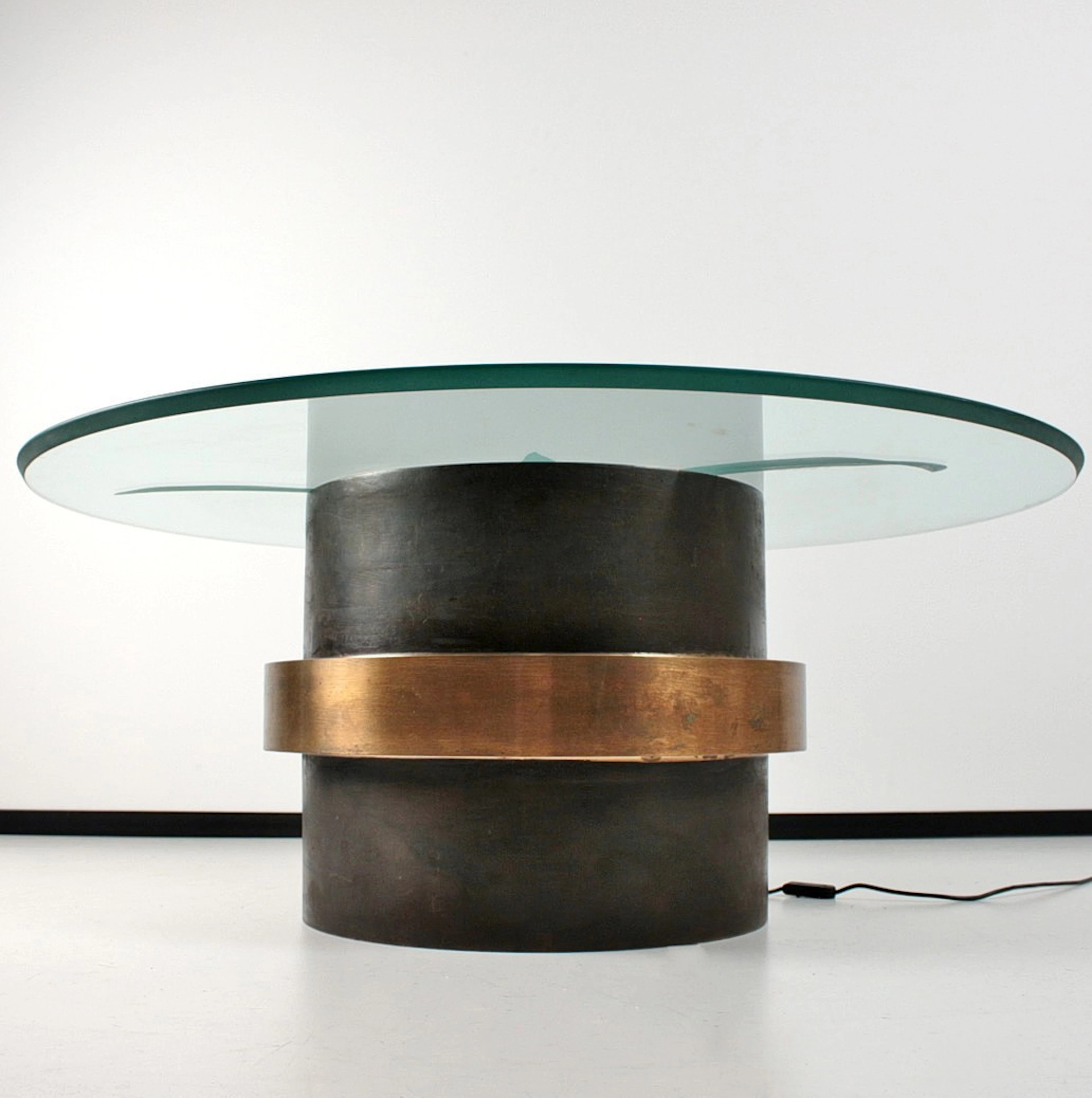 GERNOT SCHLUIFER. Beleuchteter Couchtisch / Coffeetable aus Bronze