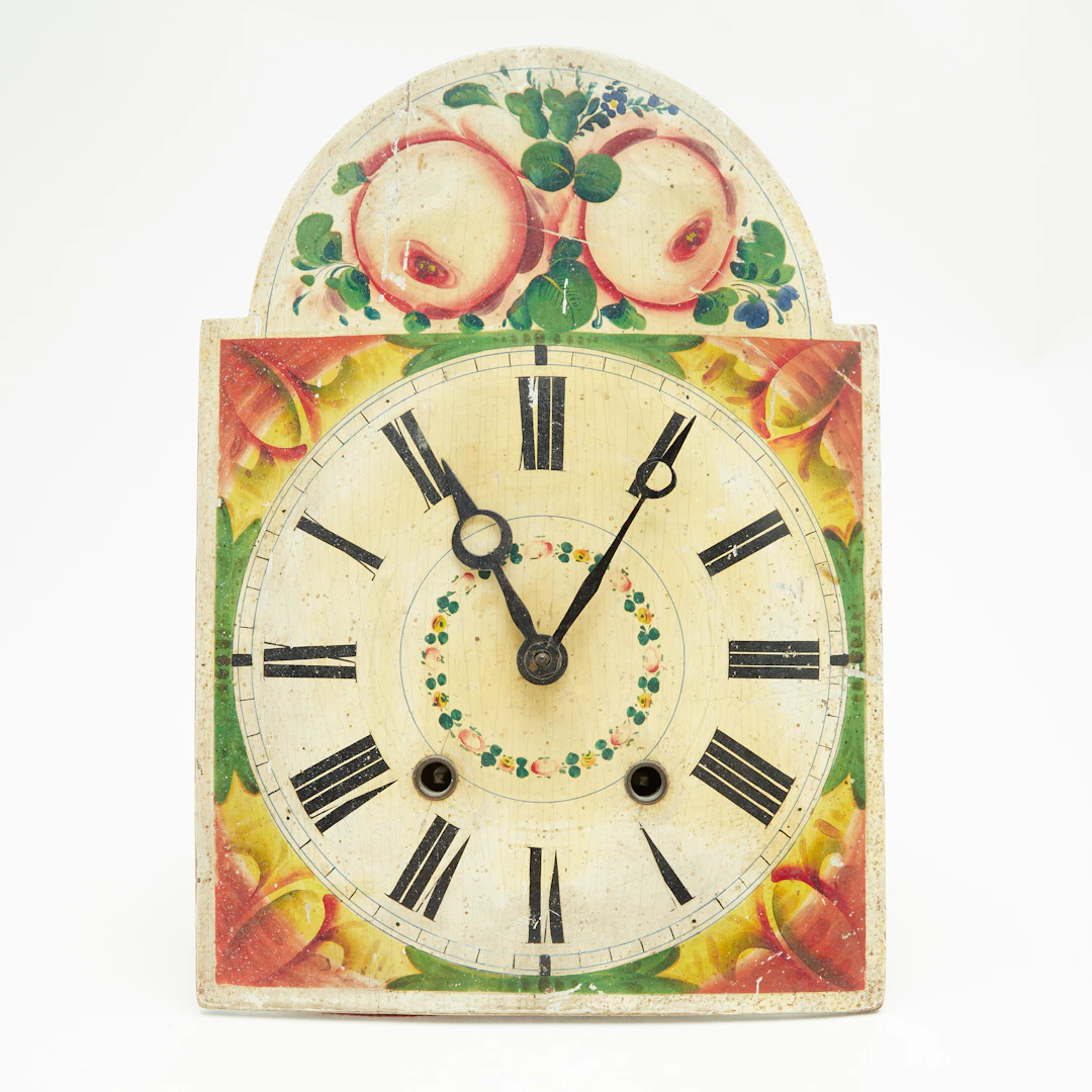 SCHWARZWÄLDER LACKSCHILD-UHR, Holz, Metall, 19. Jahrhundert, Deutschland.
