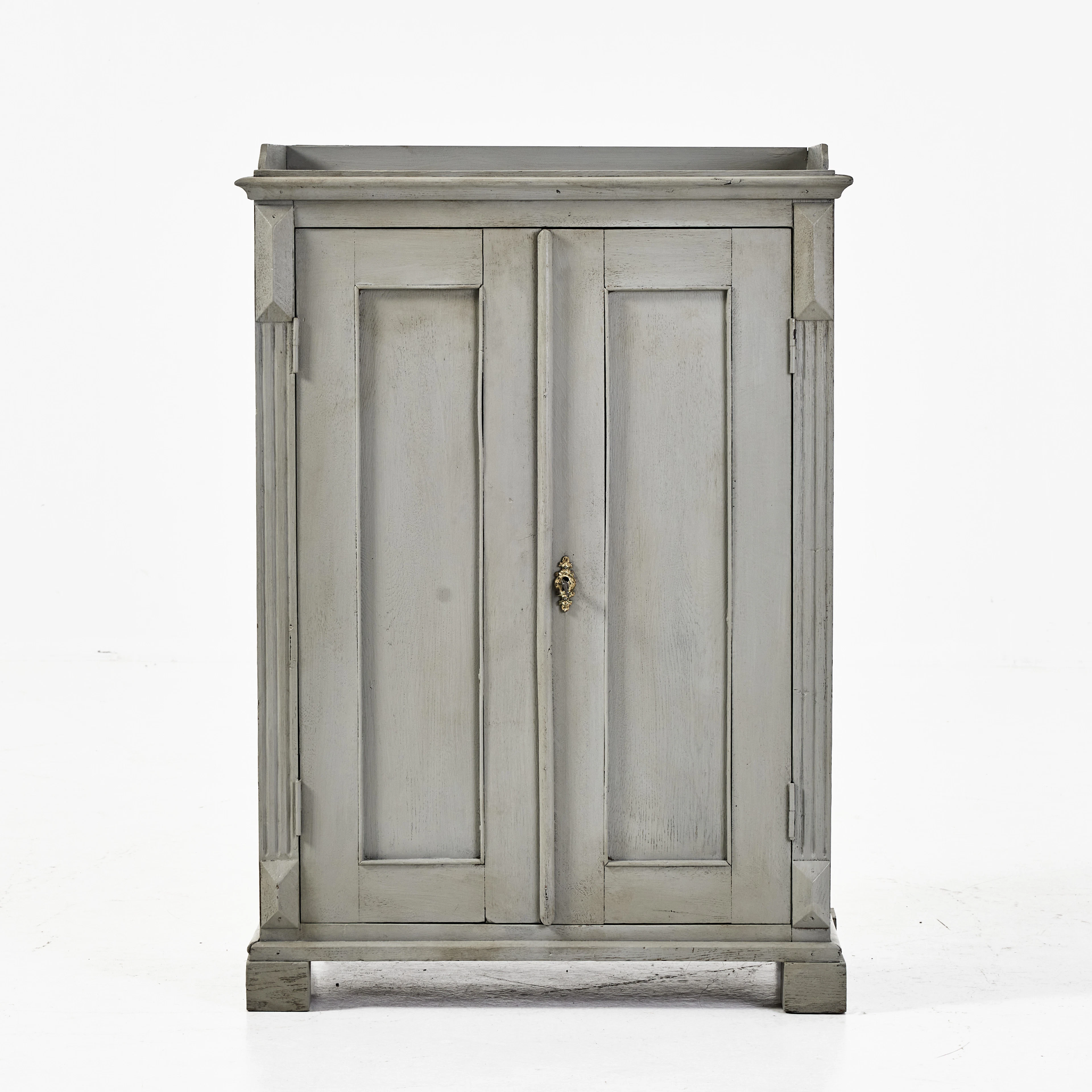 SKÄNK, 1800-talets slut, nyrenässans, bemålad, bronserad nyckelbricka.