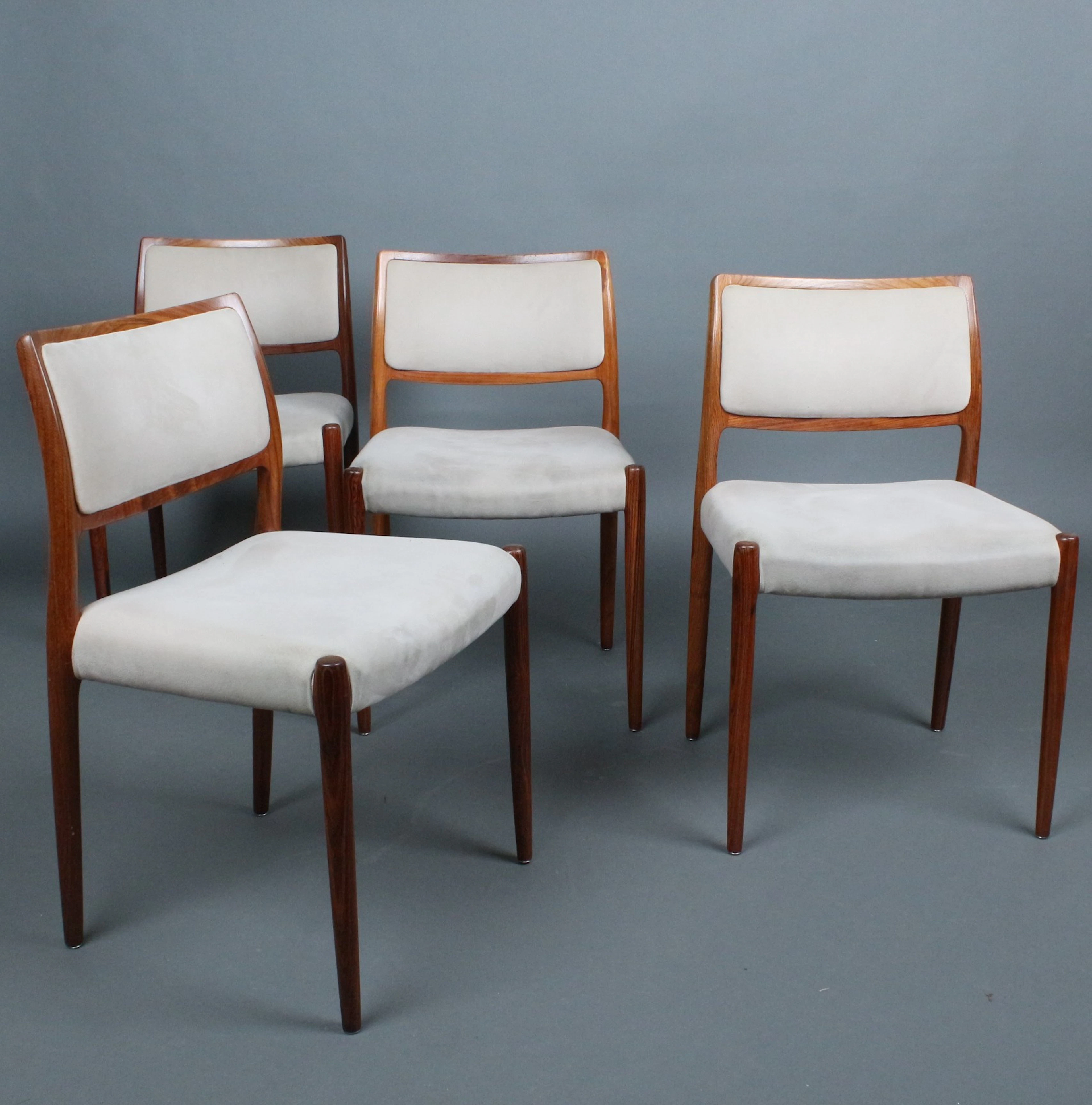 IELS OTTO MØLLER. J.L. Møllers, Vier Stühle / Esszimmerstühle, Modell