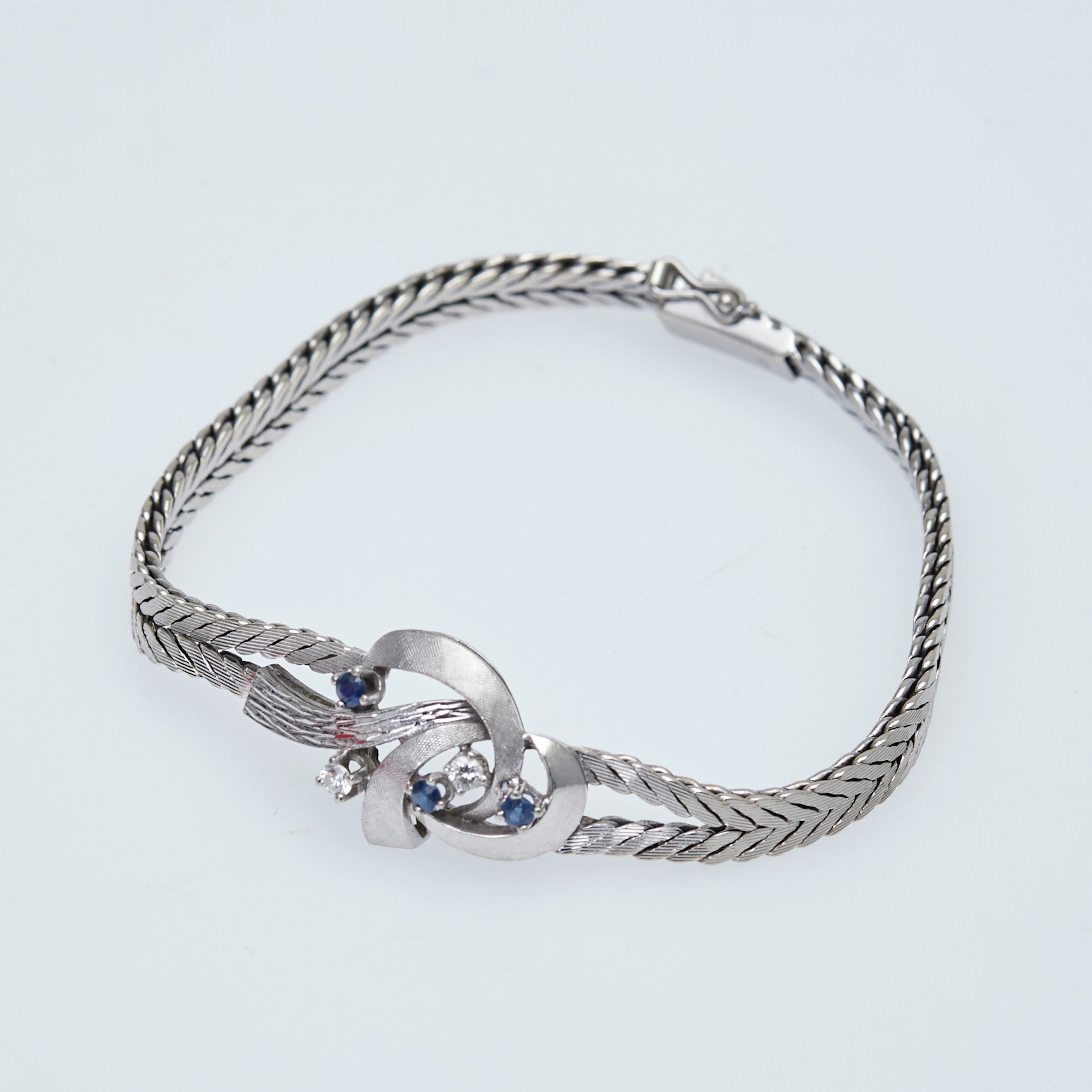 ARMBAND, 585er Weißgold, Saphire, Brillianten.