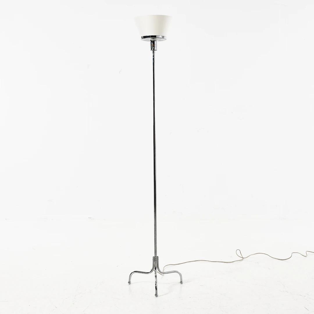 Golvlampa, Firma Svenskt Tenn, kromad, modell 2424, formgivningsår 1939.