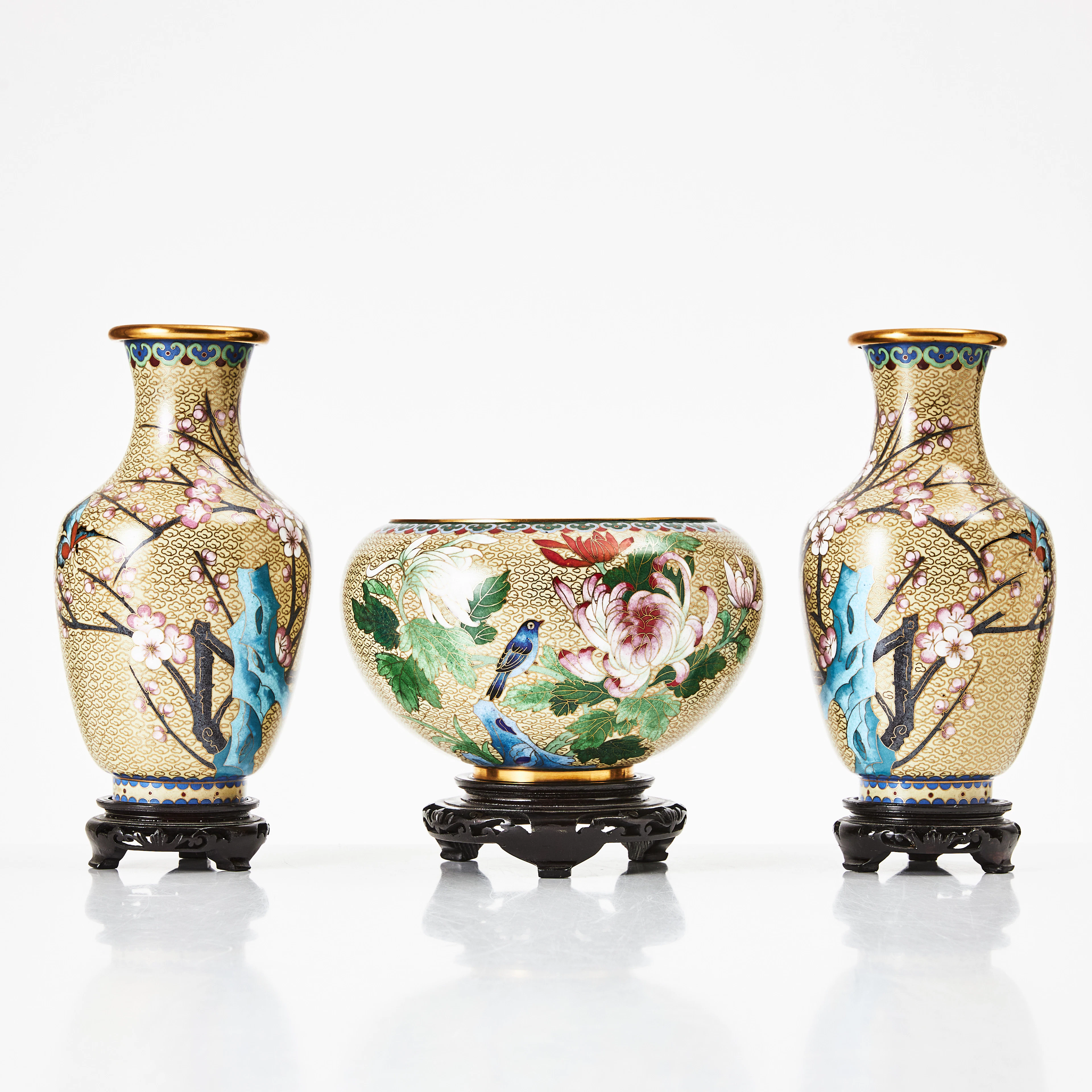 VASER och SKÅL, 3 delar, cloisonné, Kina, 1900-talets andra hälft