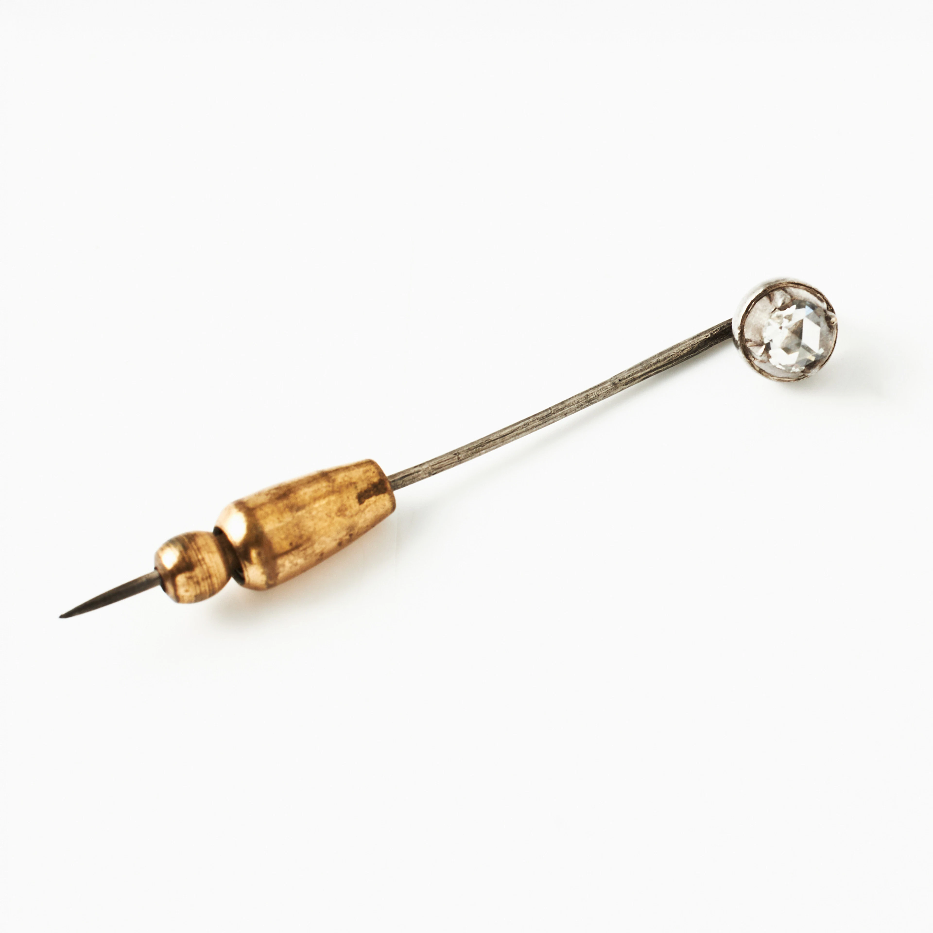 KRÅSNÅL, silver, dekor med rosenslipad diamant i kistfattning, 1800-tal.