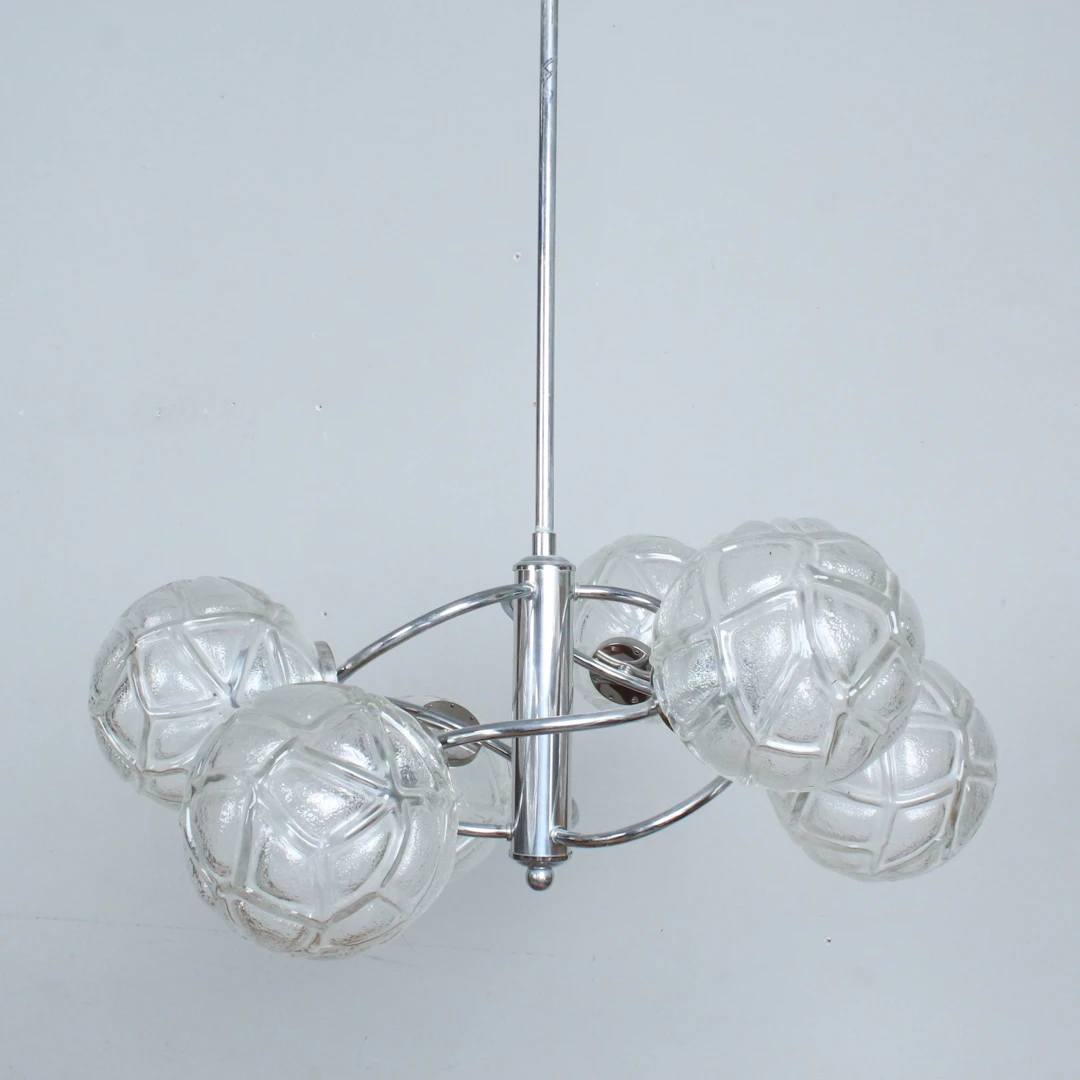 RICHARD ESSIG. '' Atomic/Sputnik '' Deckenlampe, Glas, Aluminium, 1970er.