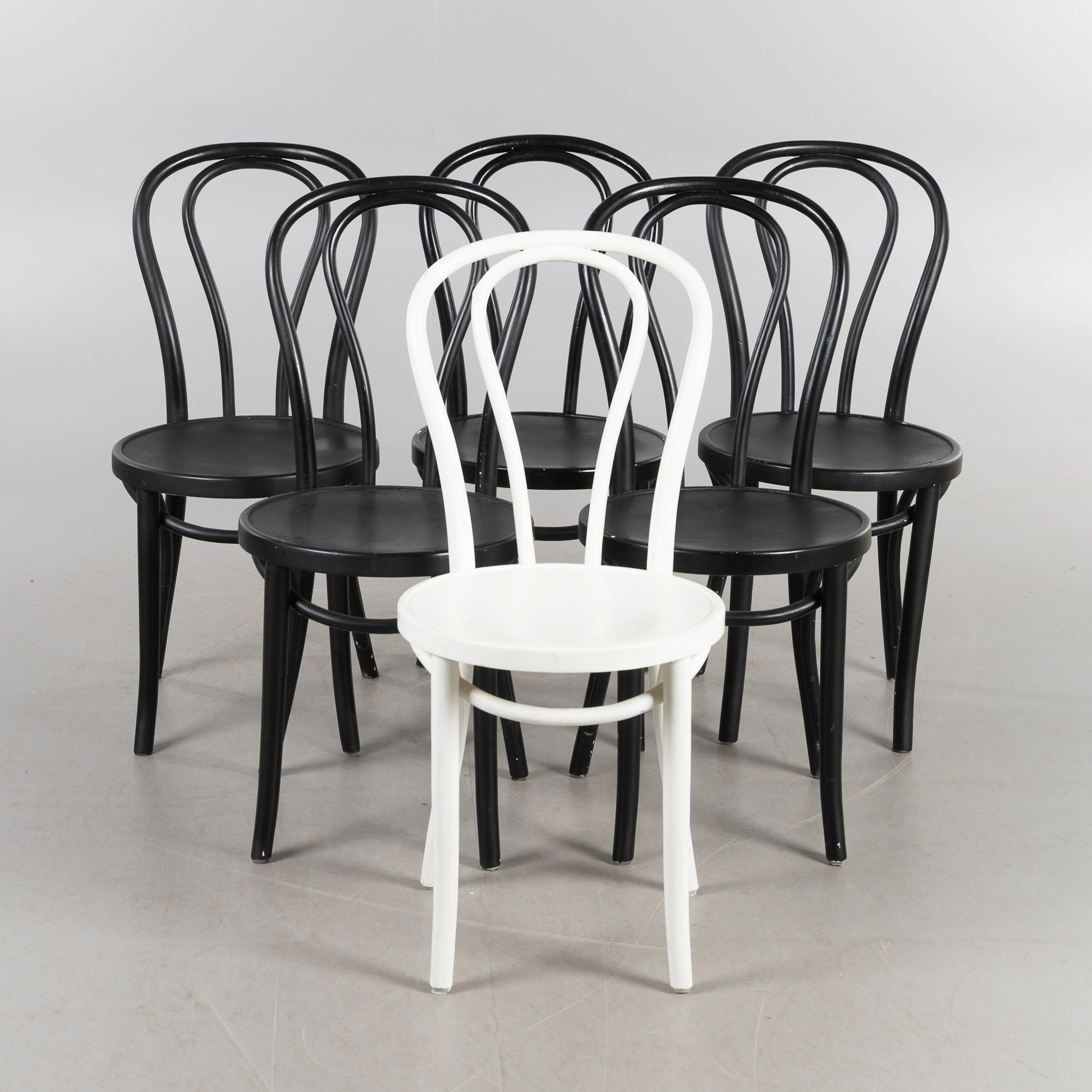 GILLIS LUNDGREN. Caféstolar "Öglan", 6 stycken, bemålad trästomme