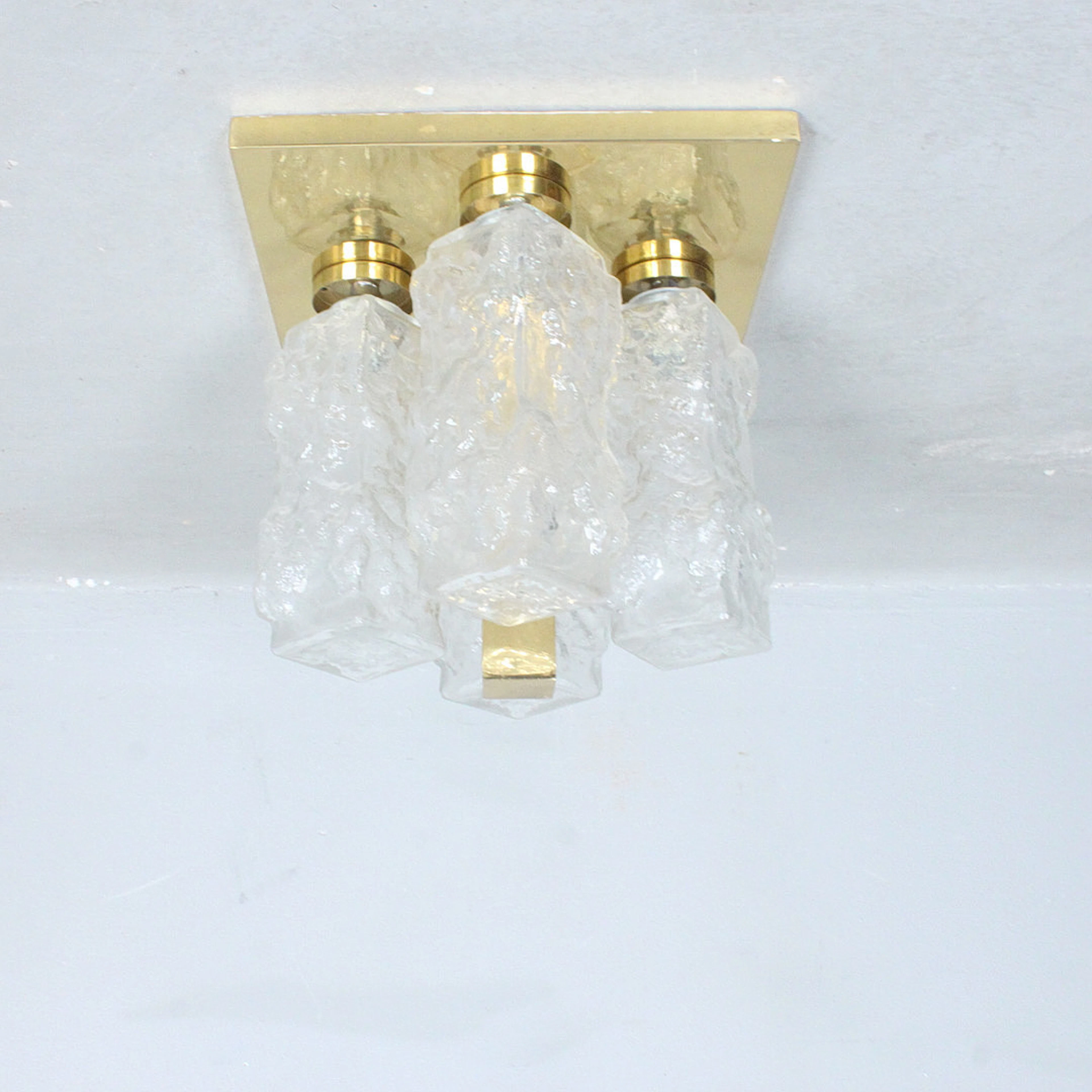 HILLEBRAND. Deckenlampe von Hillebrand, Messing, Eisglas, 1970er.