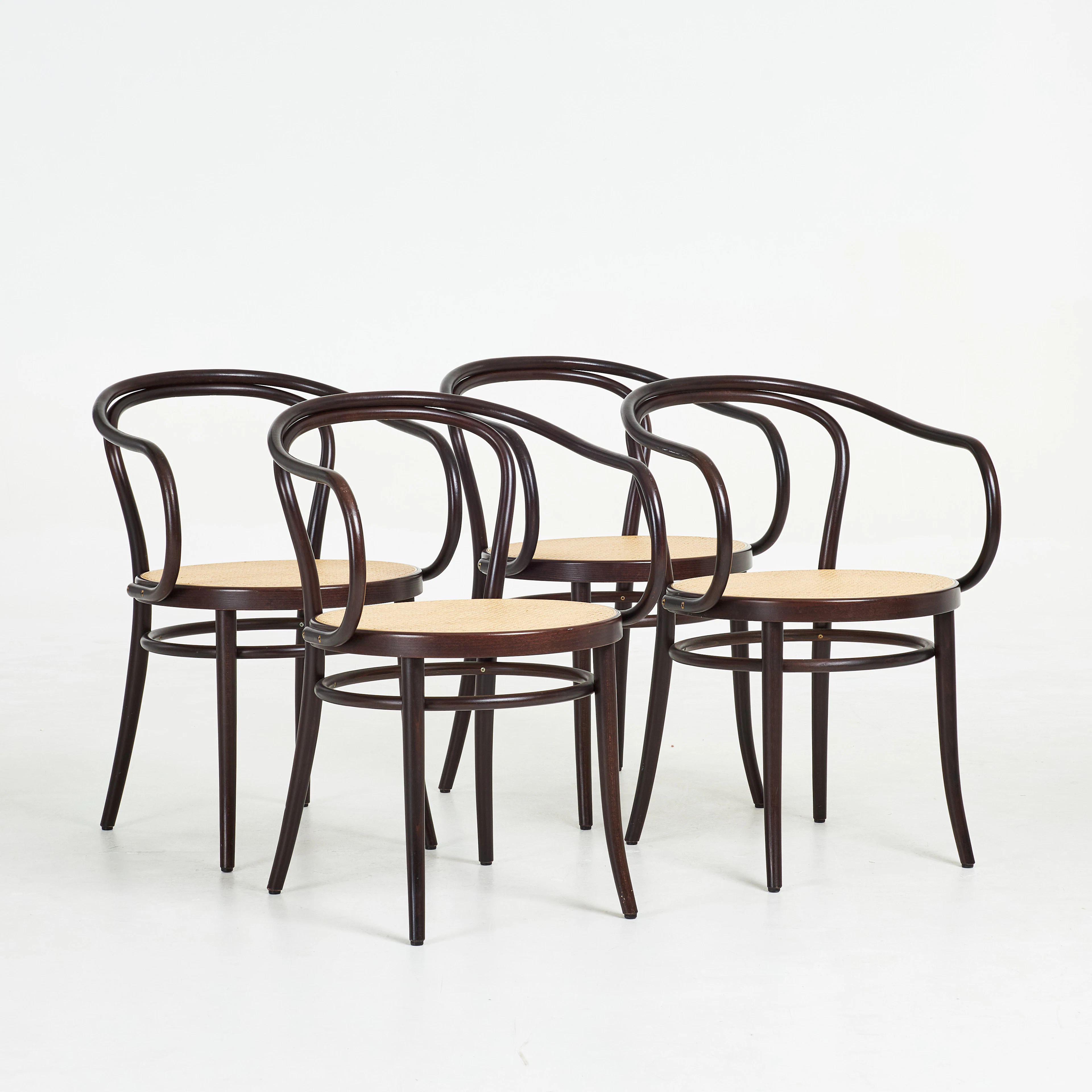 MICHAEL THONET. Karmstolar, 4 st, "No. 30", Ton, betsad stomme, sitsar