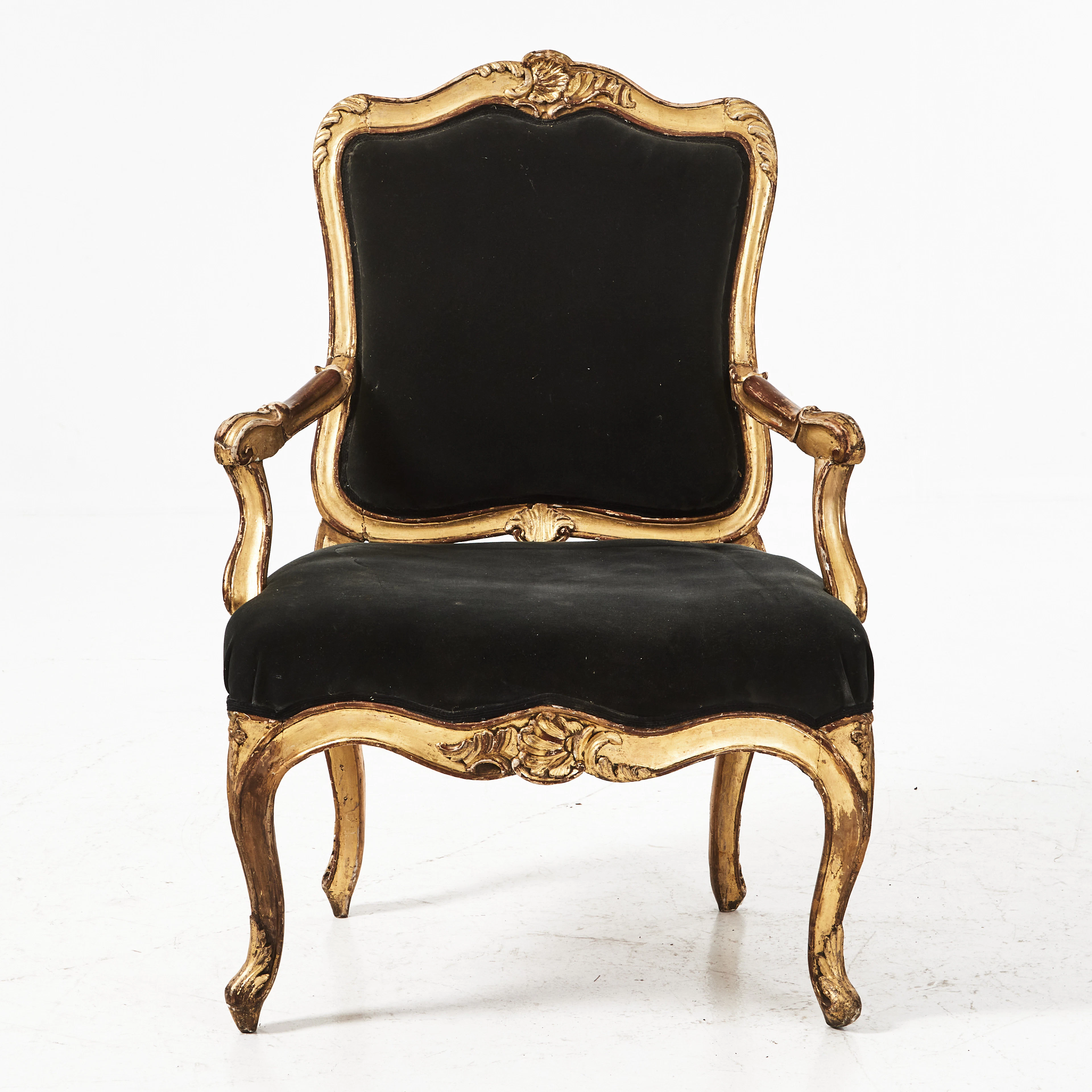FÅTÖLJ, Louis XV, Frankrike, 1700-talets andra hälft, träskuren dekor