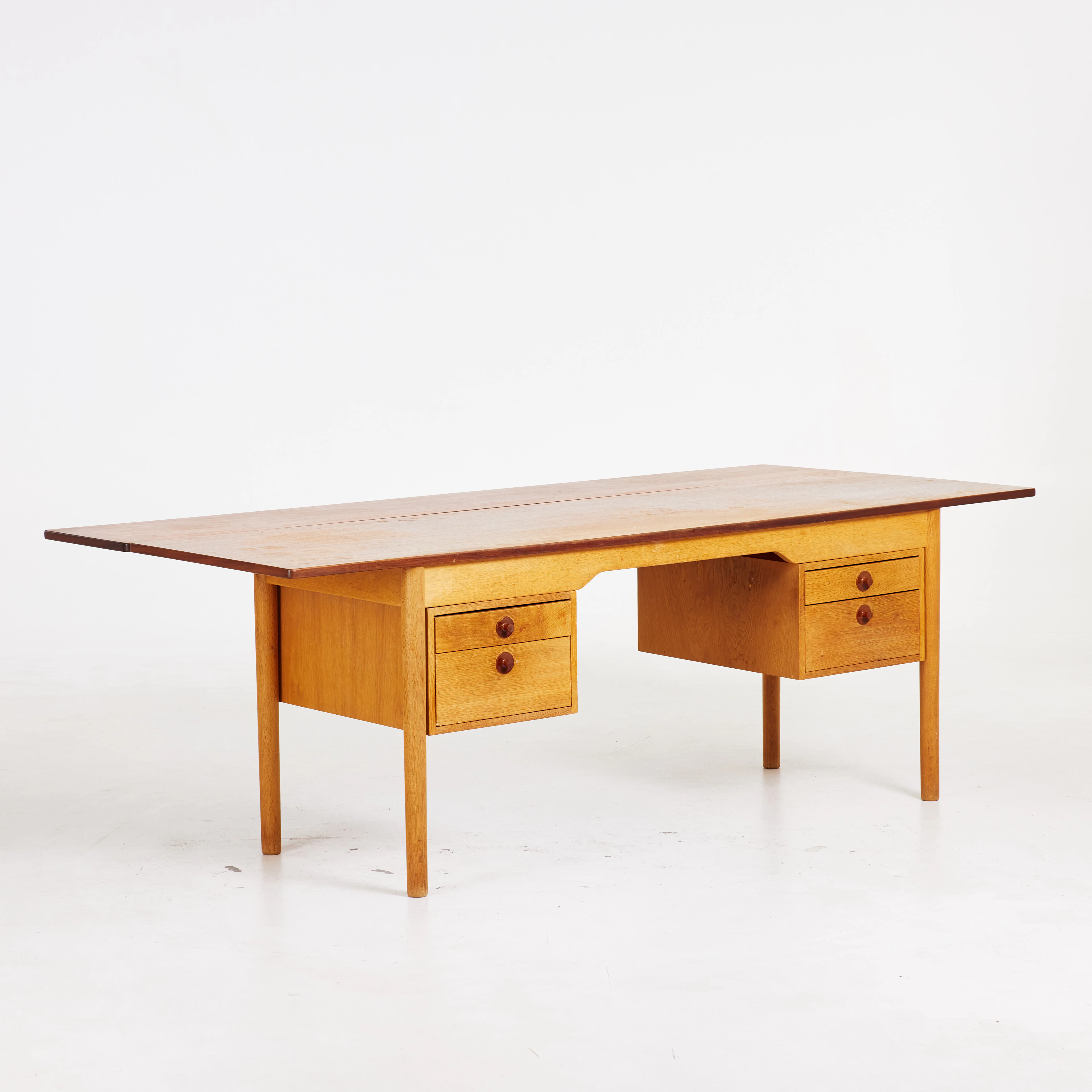 BØRGE MOGENSEN. Skrivbord, "Öresund", teak, med klaffskiva, för Karl