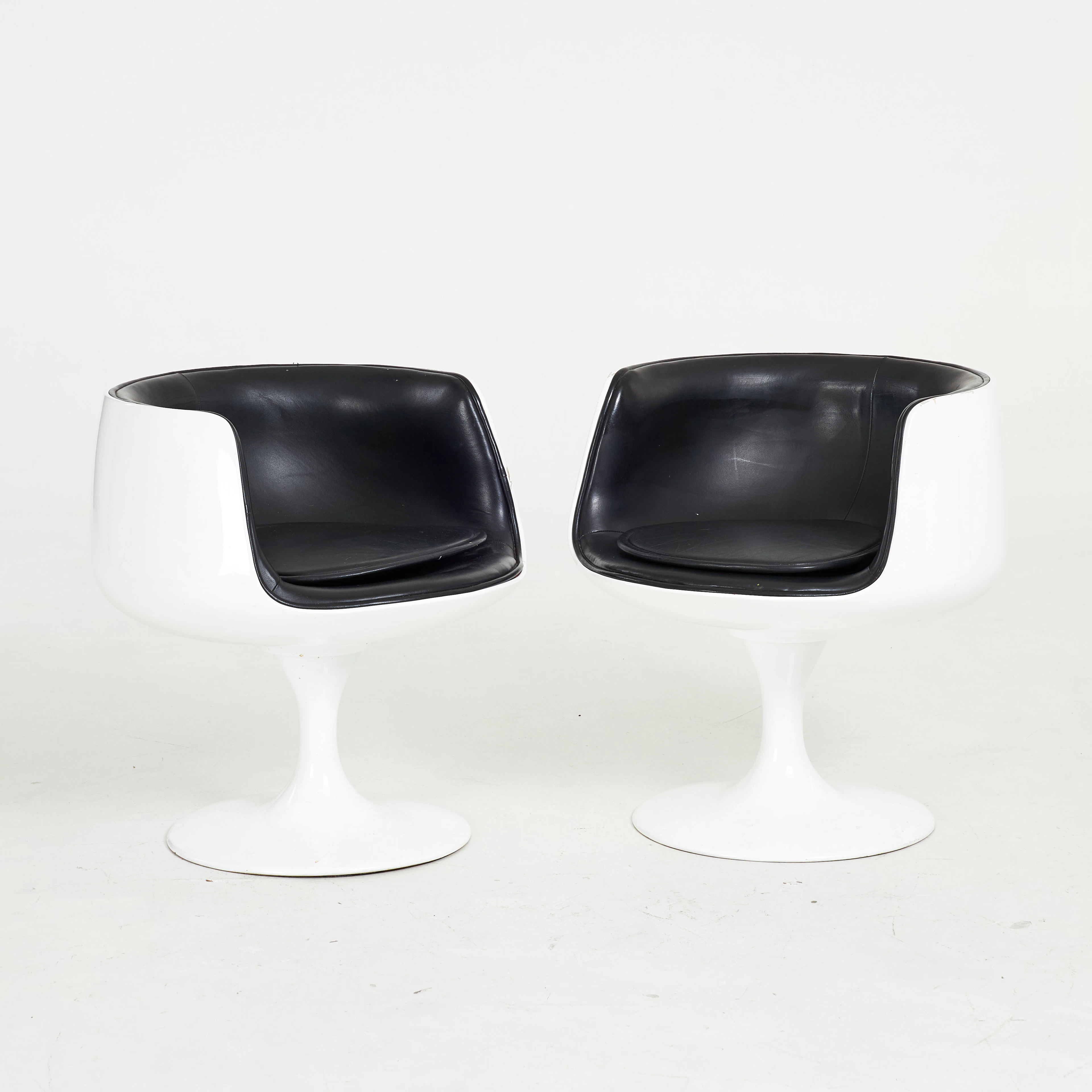 EERO AARNIO. Snurrfåtöljer, 1 par, "Cognac", för Asko, Finland, 1960-tal.