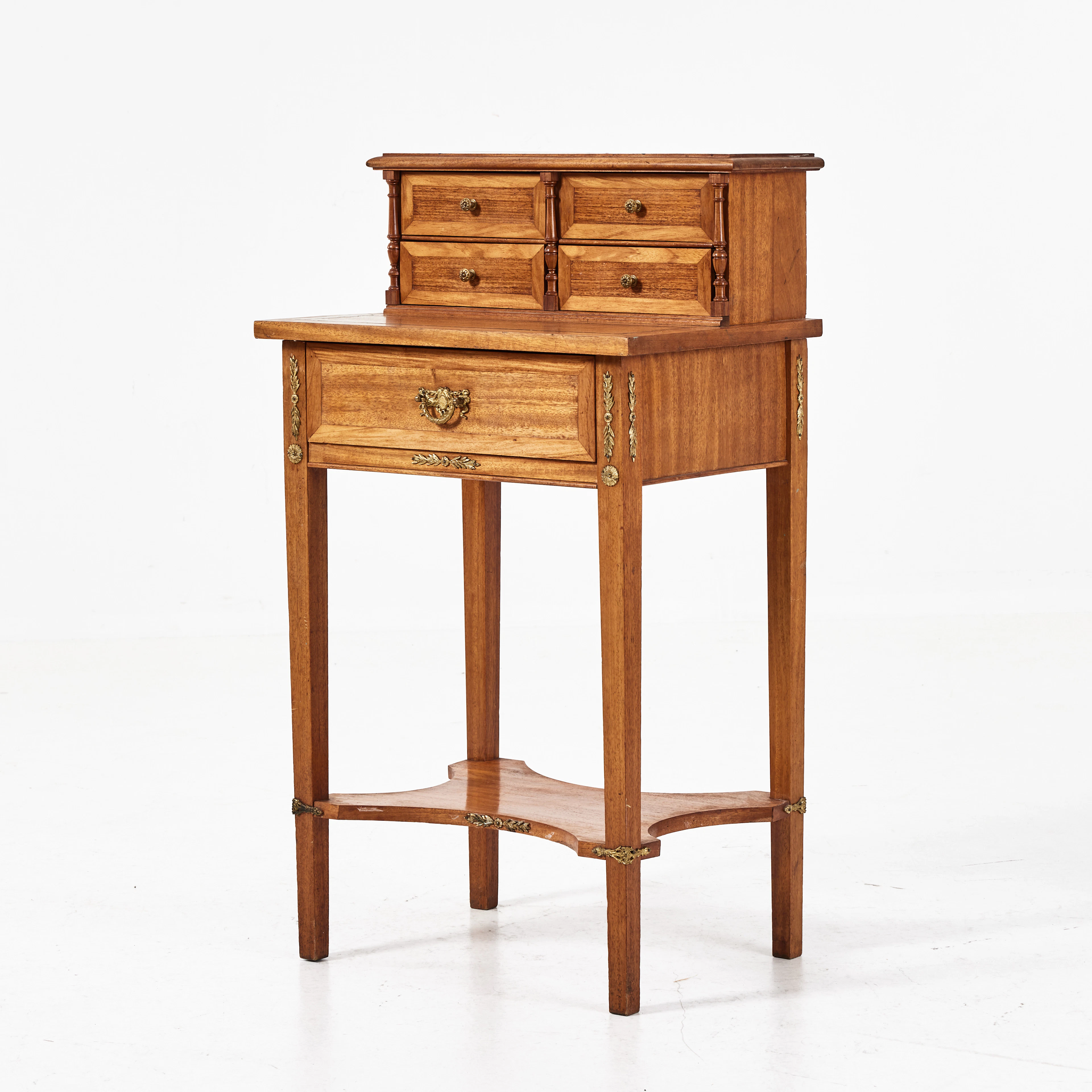 DAMARBETSBORD, 1800-tal, fanerad i mahogny, intarsia, uppsats med