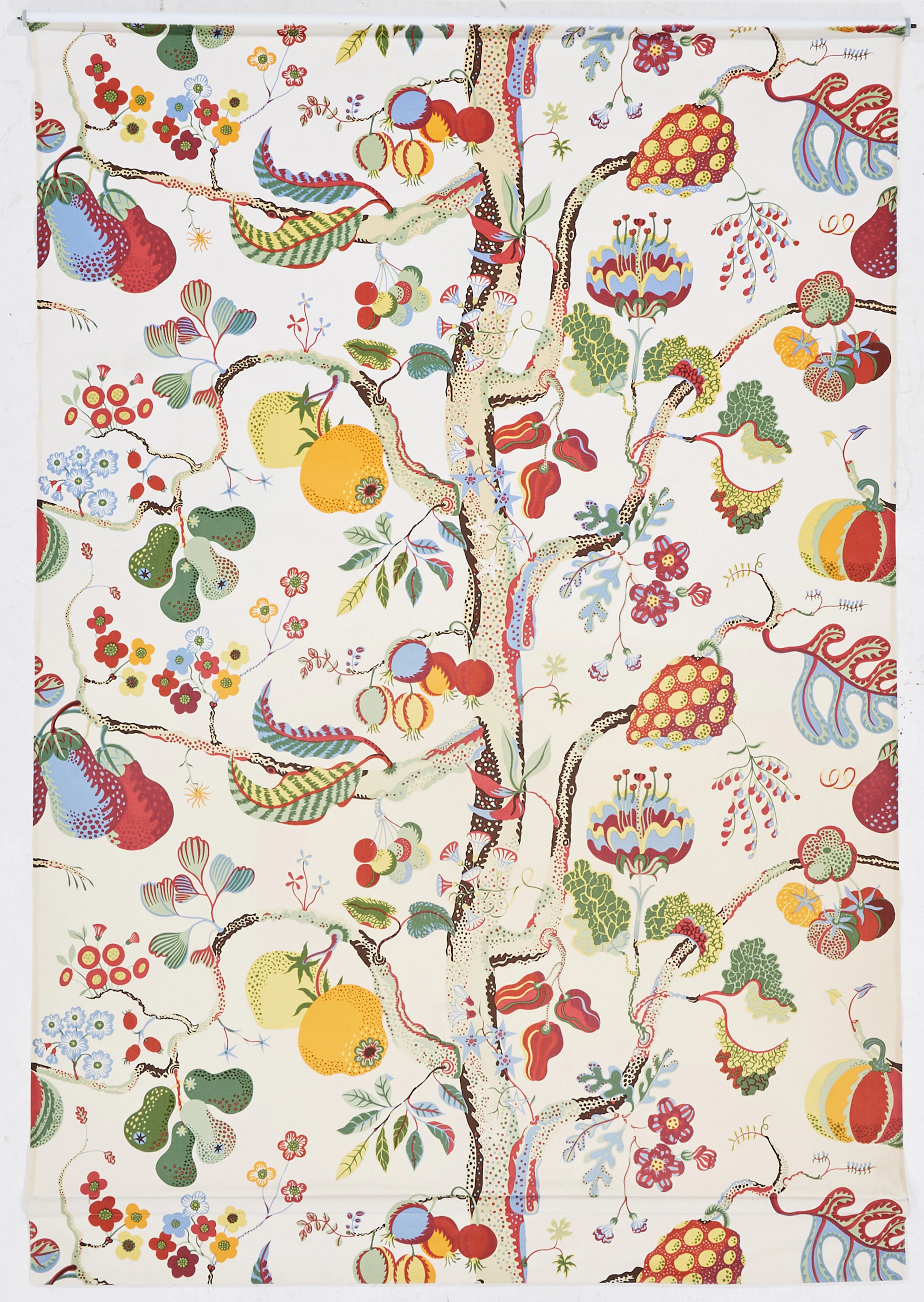RULLGARDIN, i textilen "Vegetable Tree", Josef Frank, Firma Svenskt Tenn.