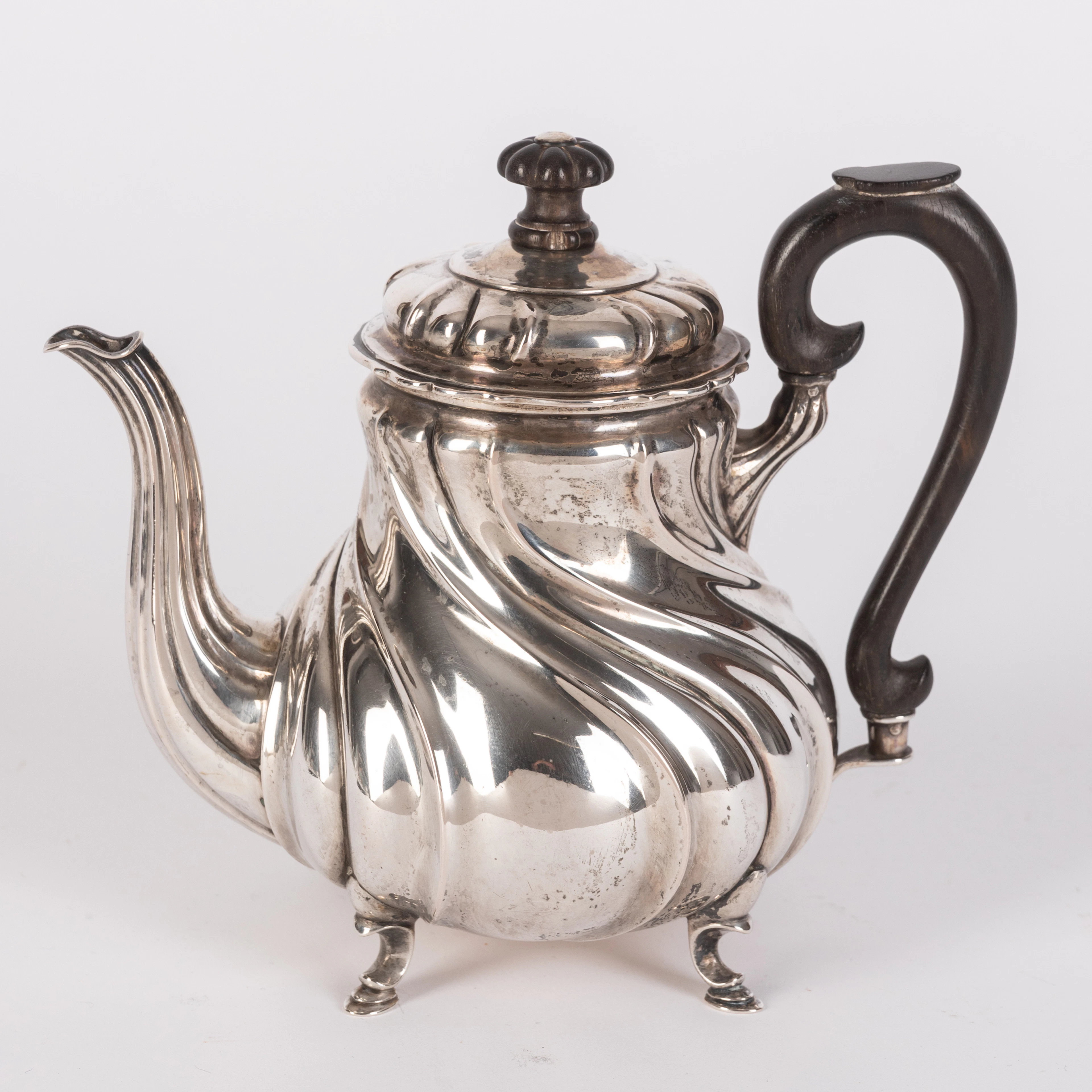 KOCH & BERGFELD. Kleine Teekanne im Stil des Barock, Silber, Bremen