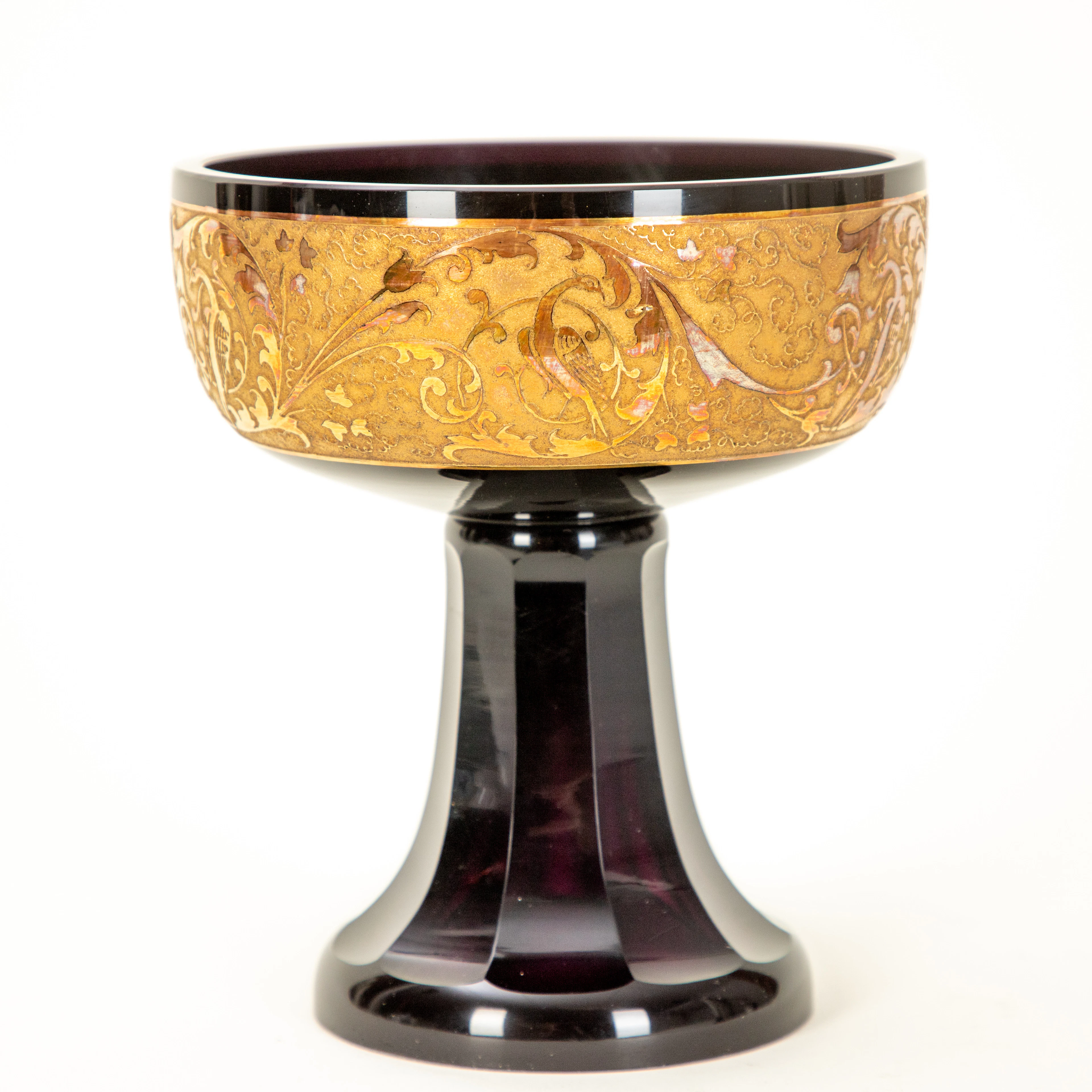 MOSER. Jugendstil Fußschale mit oroplastischem Dekor, Karlsbad, um 1920.