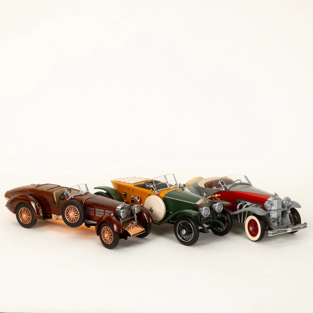 Drei Modellautos 1/24: u.a. 1924 Hispano-Suiza Tulipwood Racer, Franklin