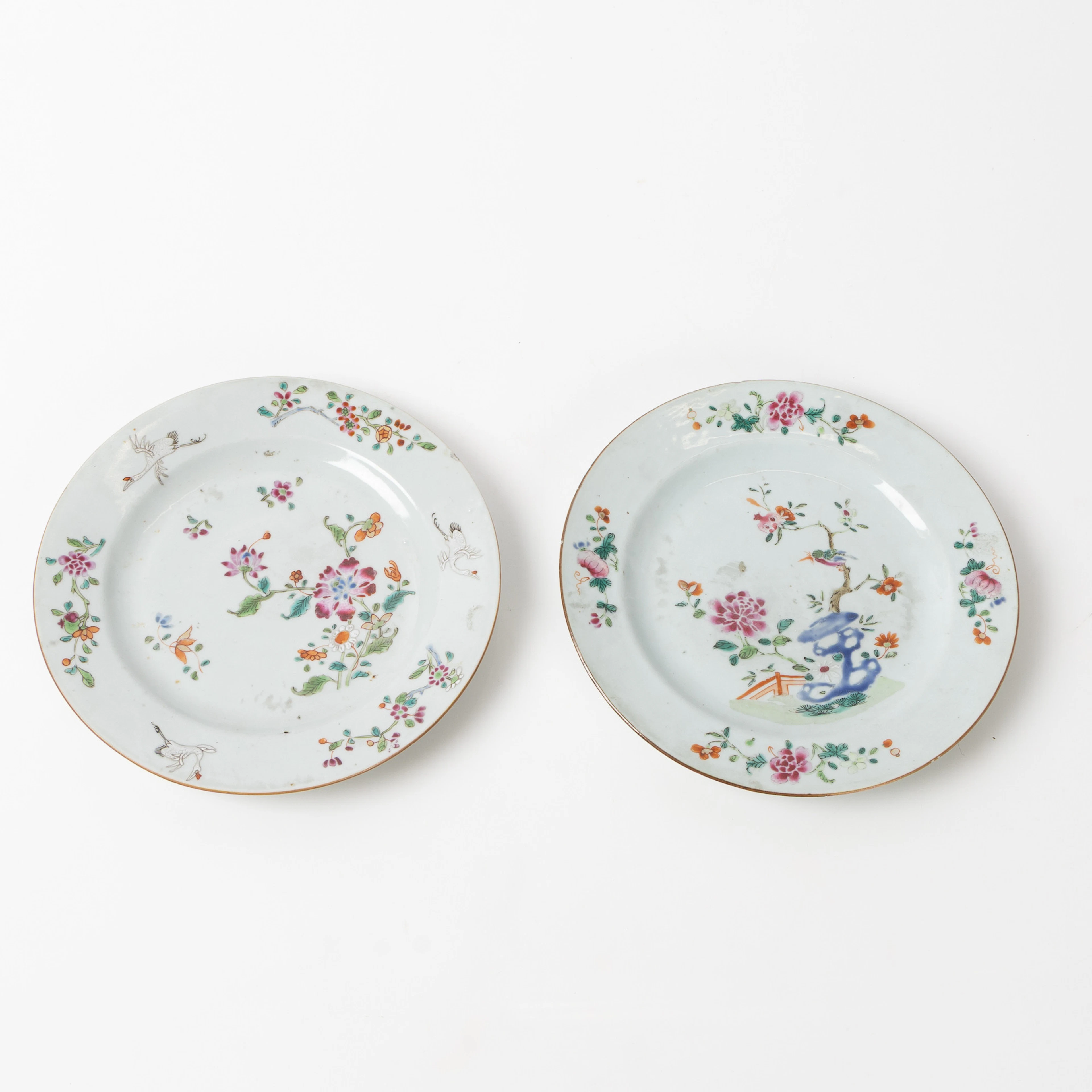 TALLRIKAR, 2 stycken, Kina, porslin, Famille Rose, 1700-tal.