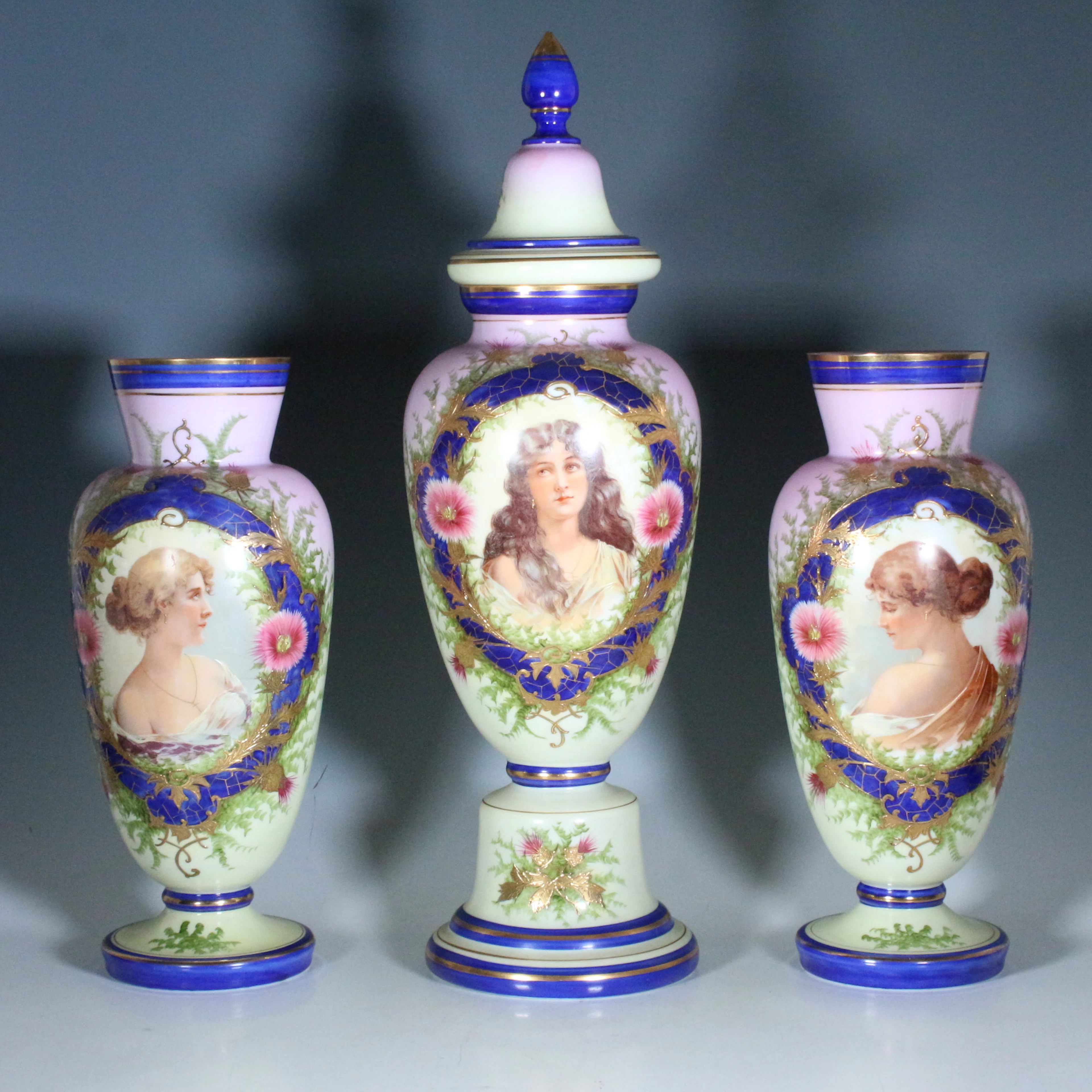 Dreiteiliges Opalvasen-Set, Frankreich, Belle Époque.