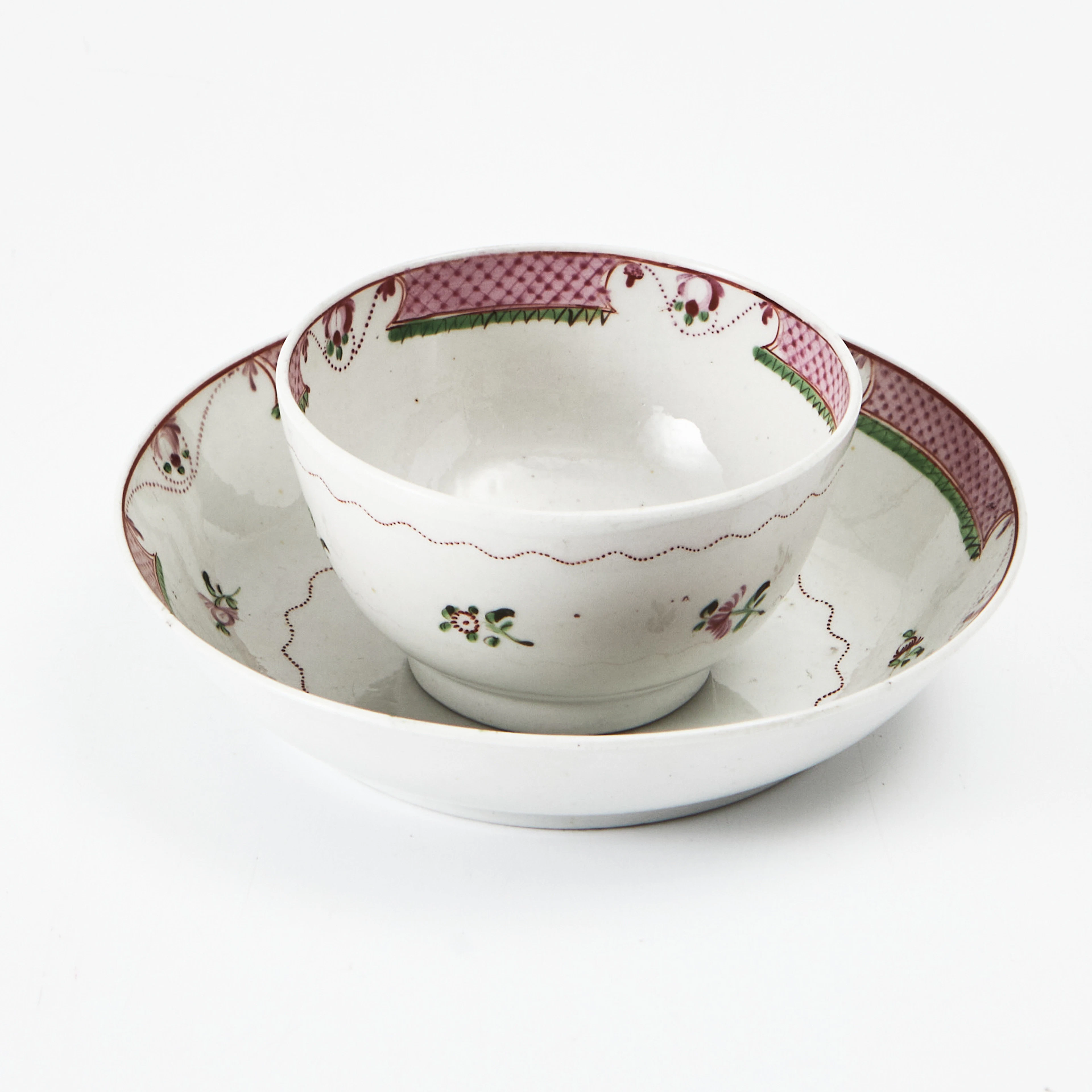 KOPP MED FAT, fältspatporslin, England, 1700-talets slut, enligt uppgift