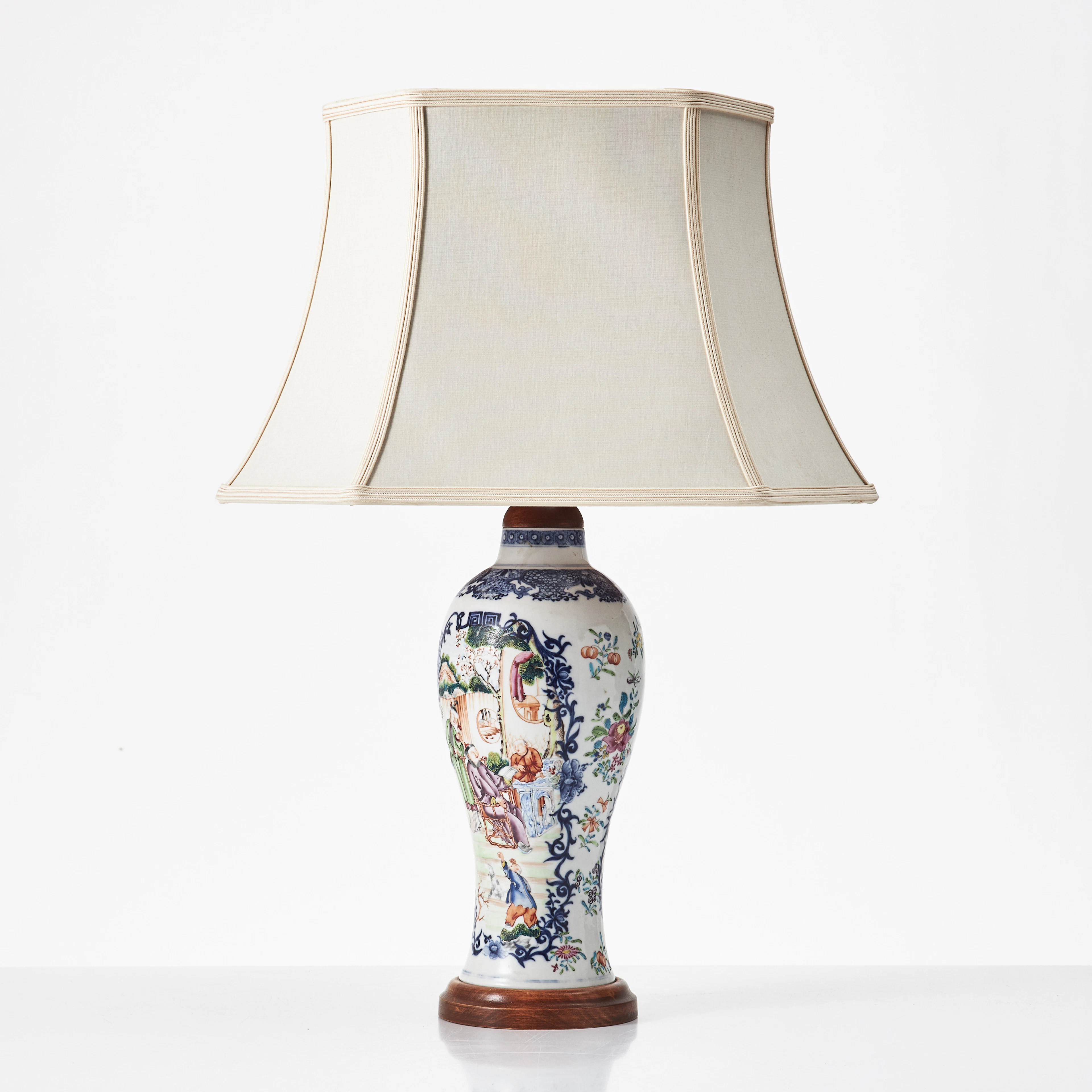 BORDSLAMPA, Kina, Qianlong (1736-1795), porslin, dekor av figurscener