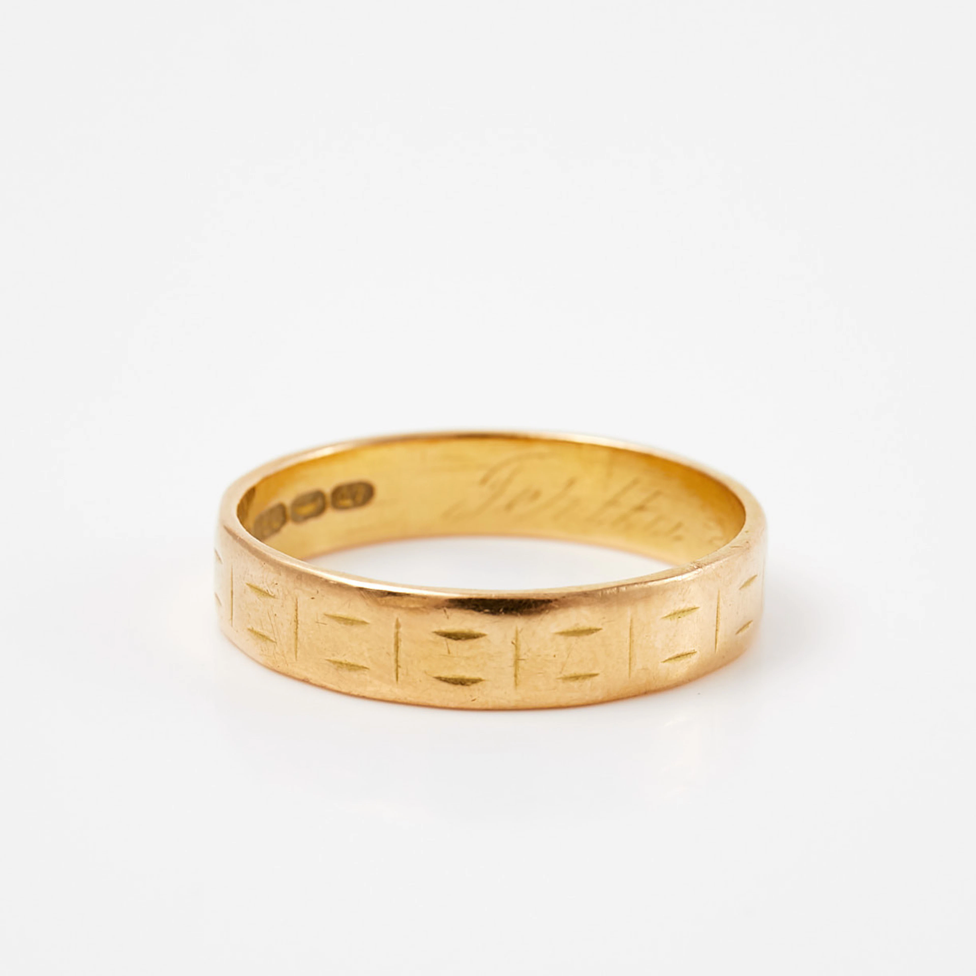 RING, 18 k guld, graverad geometrisk dekor, Esko Ensio Raitanen, Helsingfors