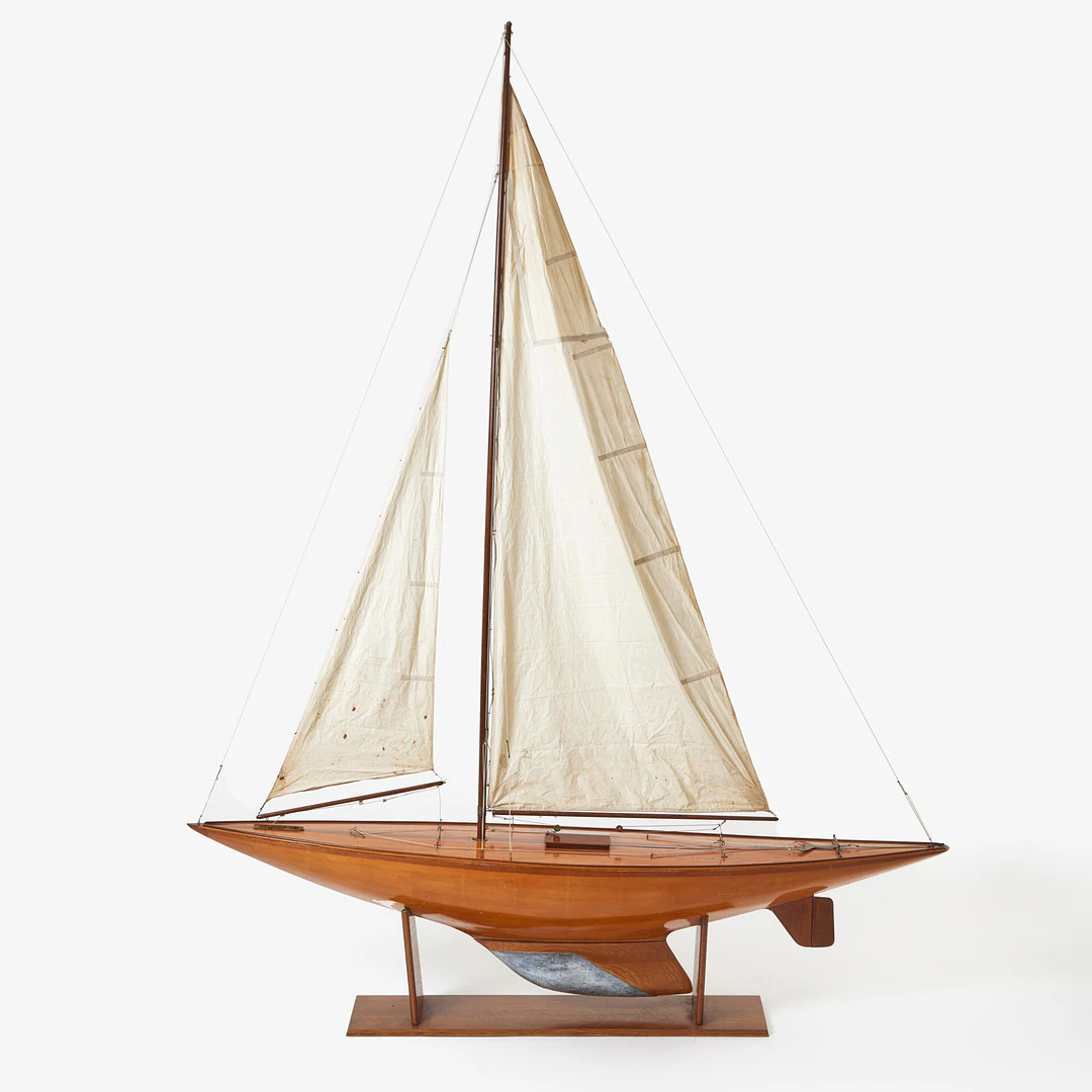 POND YACHT, seglande modell, kravellbyggt skrov, mahogny och furu