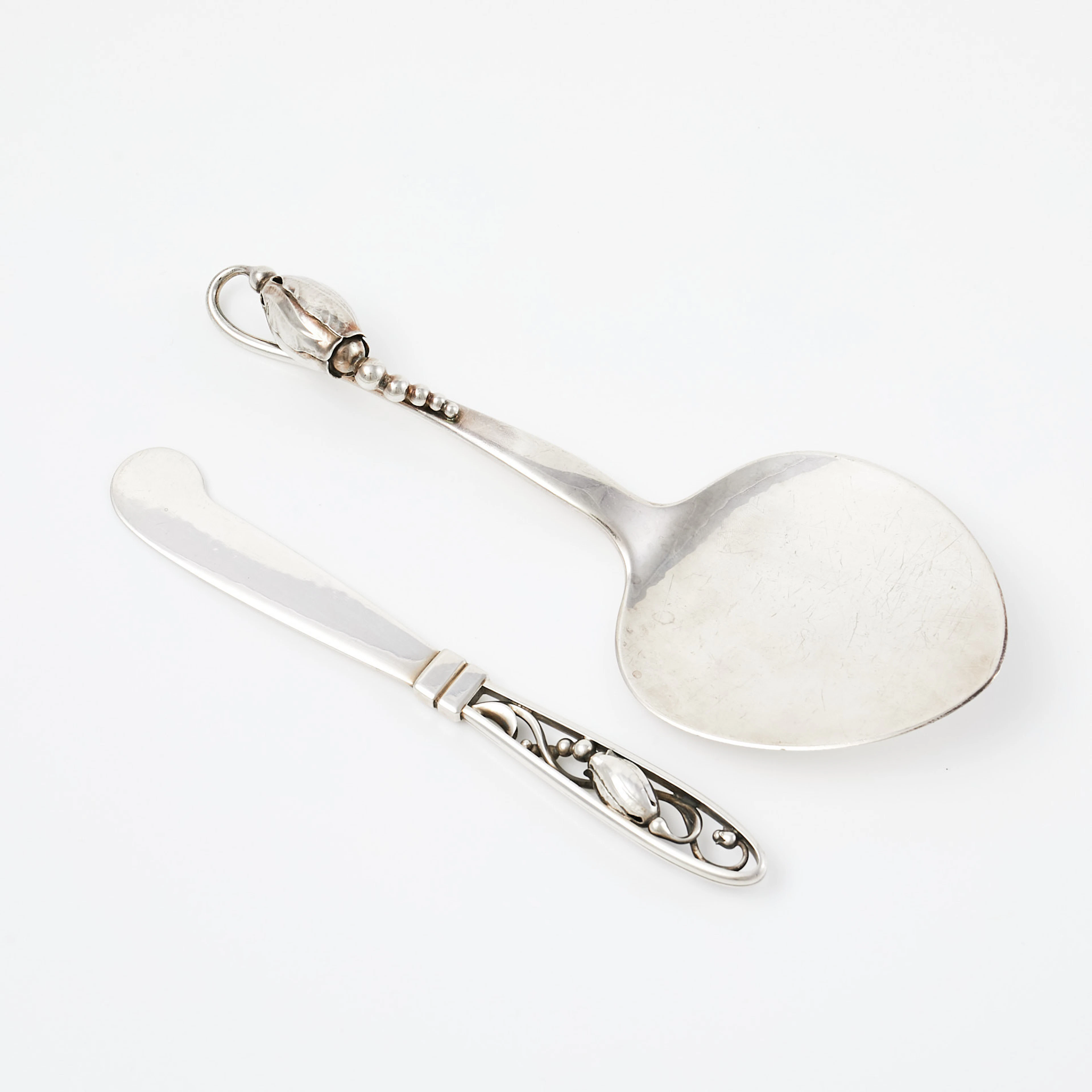 GEORG JENSEN, SMÖRGÅSSPADE och SMÖRKNIV, modell 84, "Magnolia - Blossom"