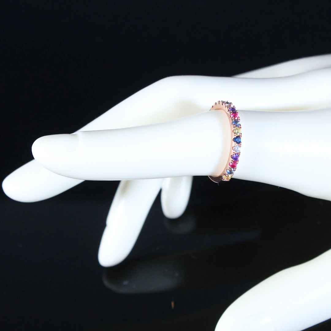 MERALIN JEWELRY. Rainbow Ring mit bunten Zirkonia im Brillantschliff