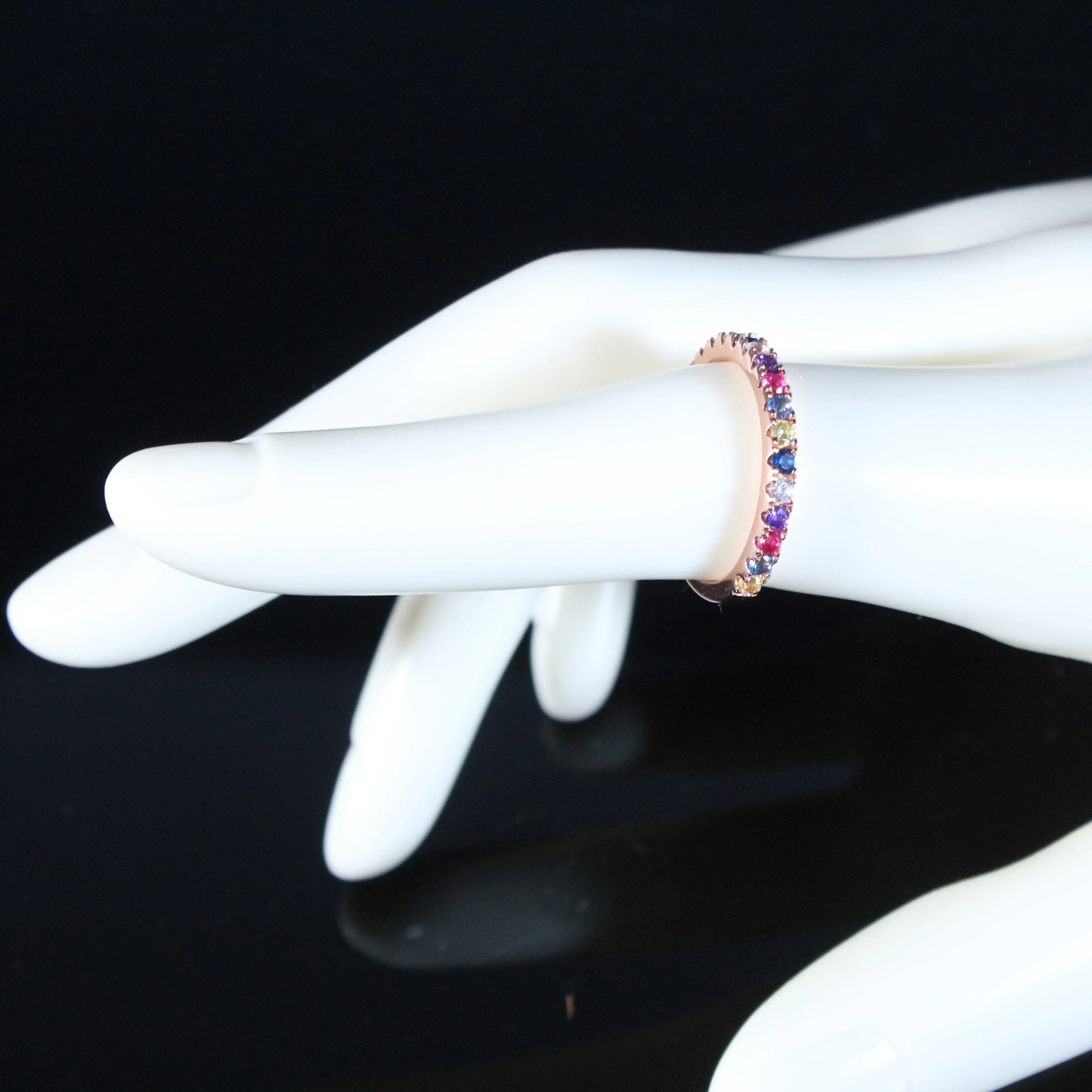 MERALIN JEWELRY. Rainbow Ring mit bunten Zirkonia im Brillantschliff