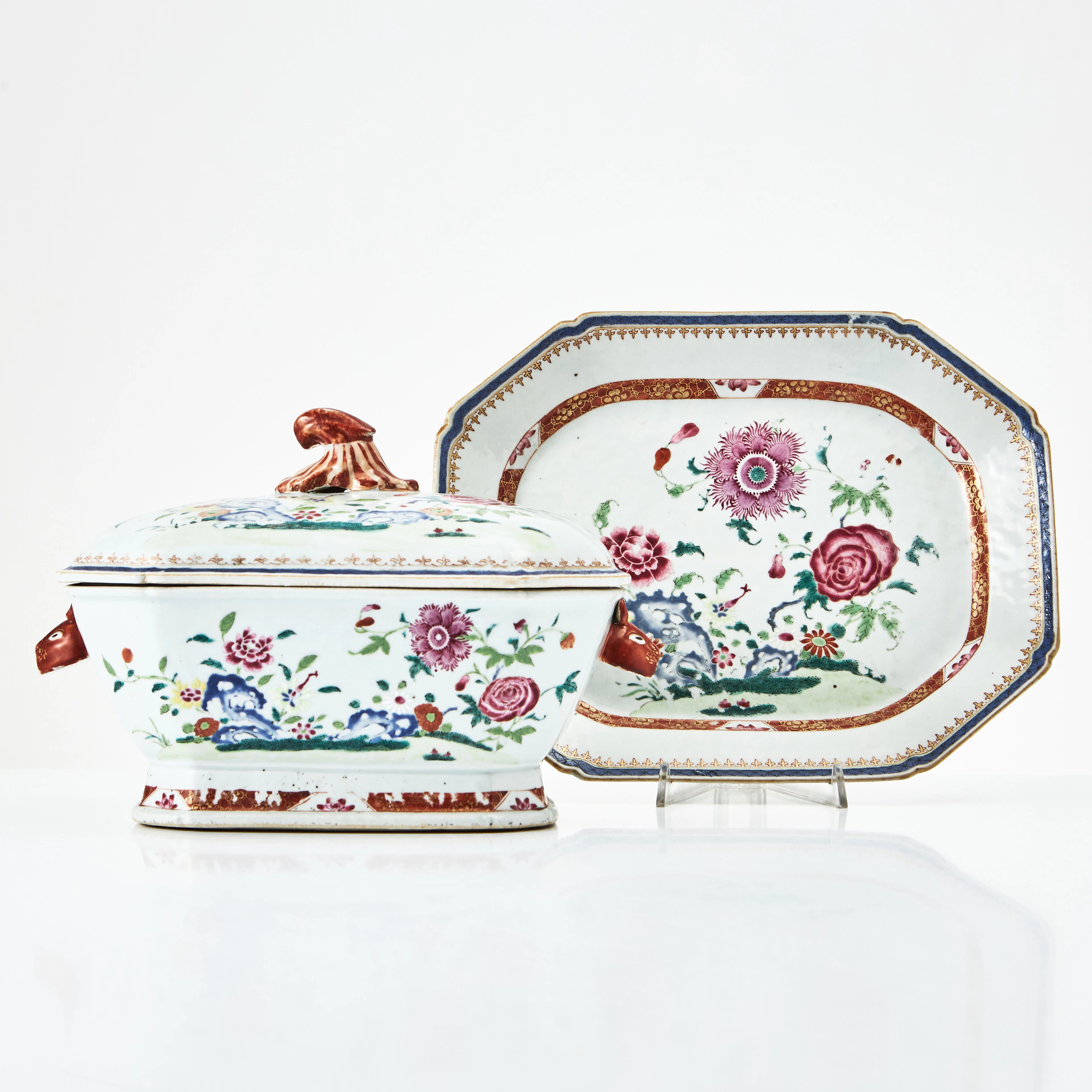 TERRIN, med fat, porslin, Kina, Qianlong (1736-1795), famille rose.