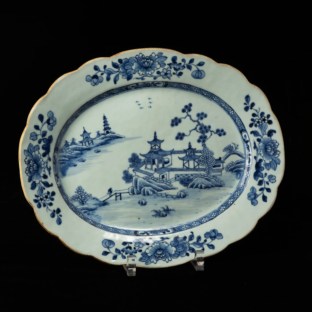STEKFAT, porslin, Kina, Qianlong (1736-95).